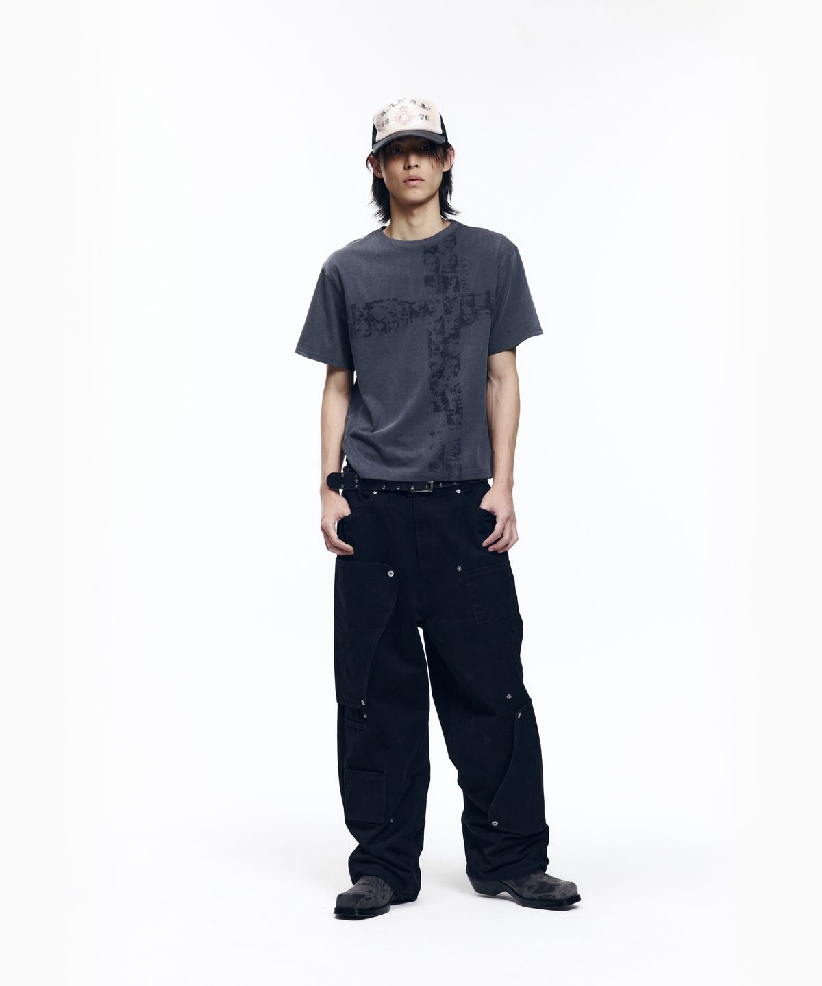 아캄(AAKAM) Mosaic Cross Half Top (Dark Gray)