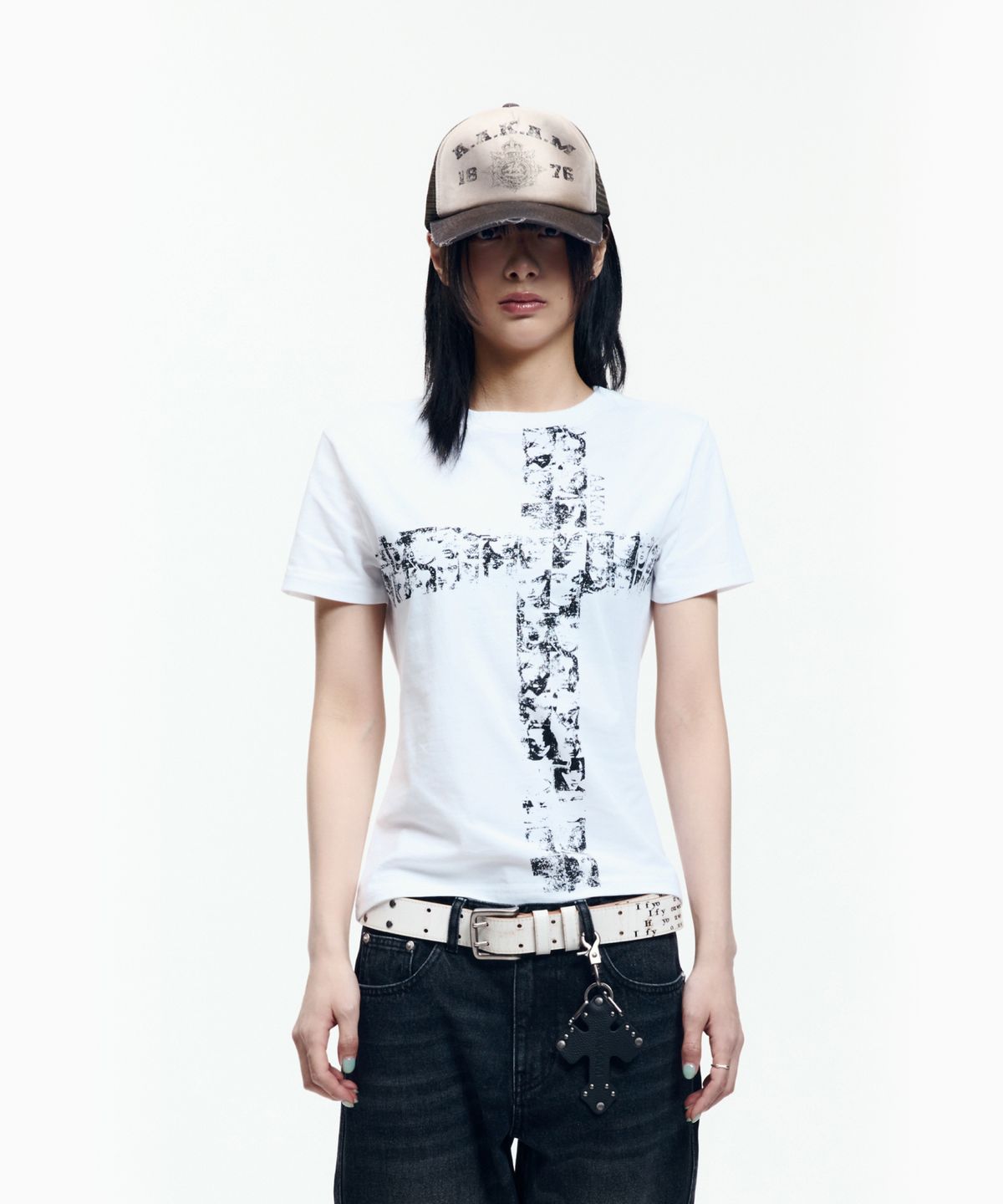 아캄(AAKAM) Mosaic Cross Half Top (White)