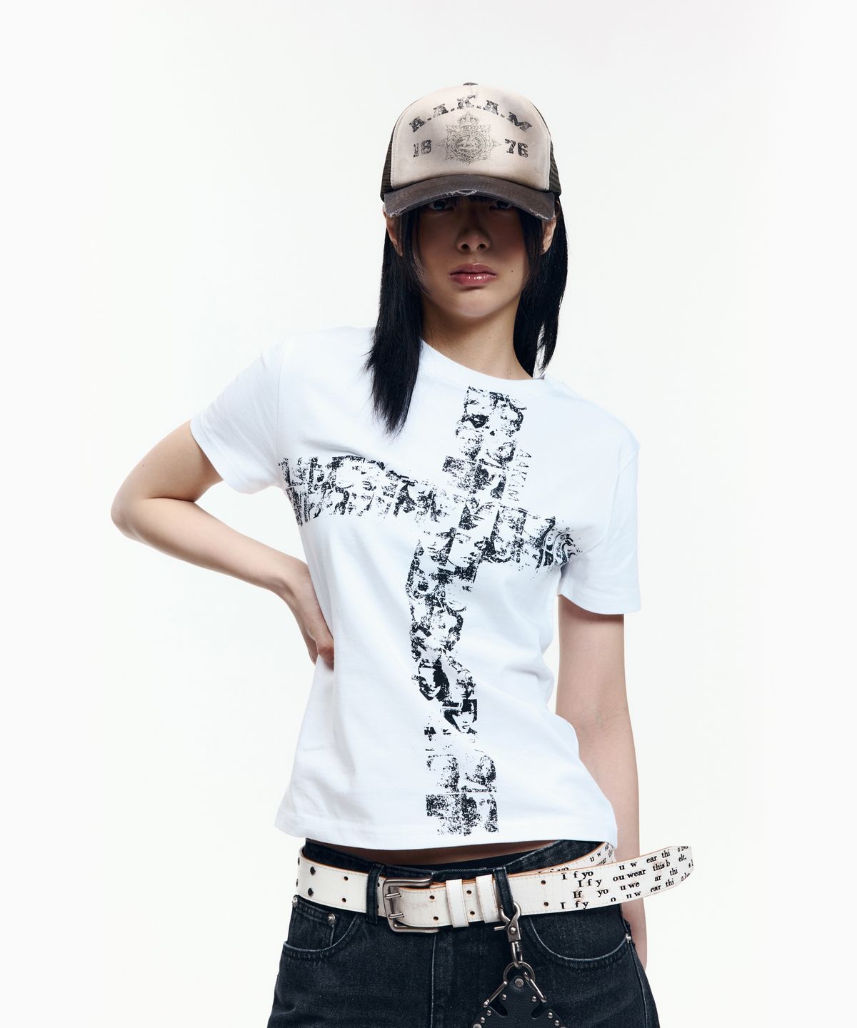 아캄(AAKAM) Mosaic Cross Half Top (White)