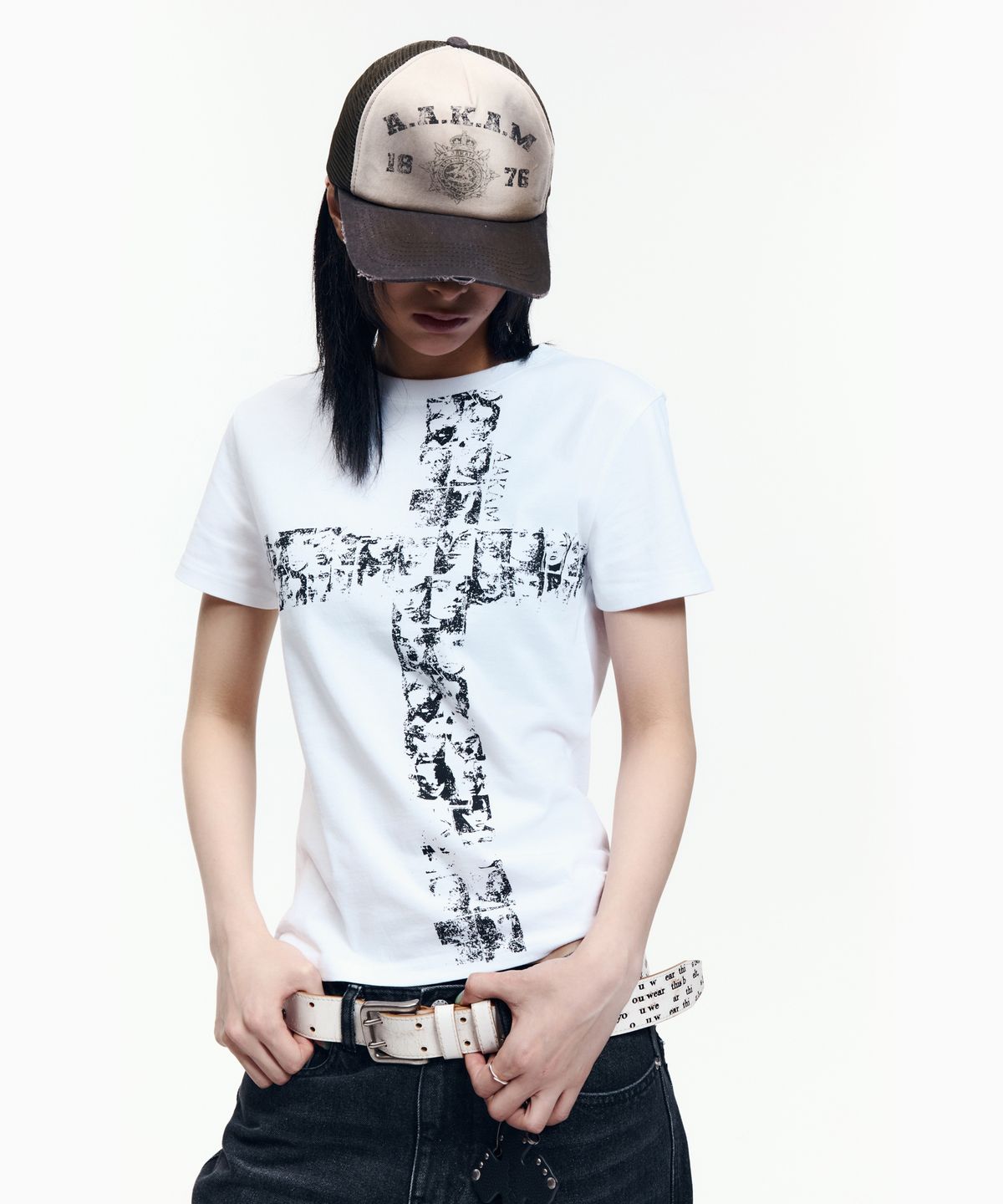 아캄(AAKAM) Mosaic Cross Half Top (White)