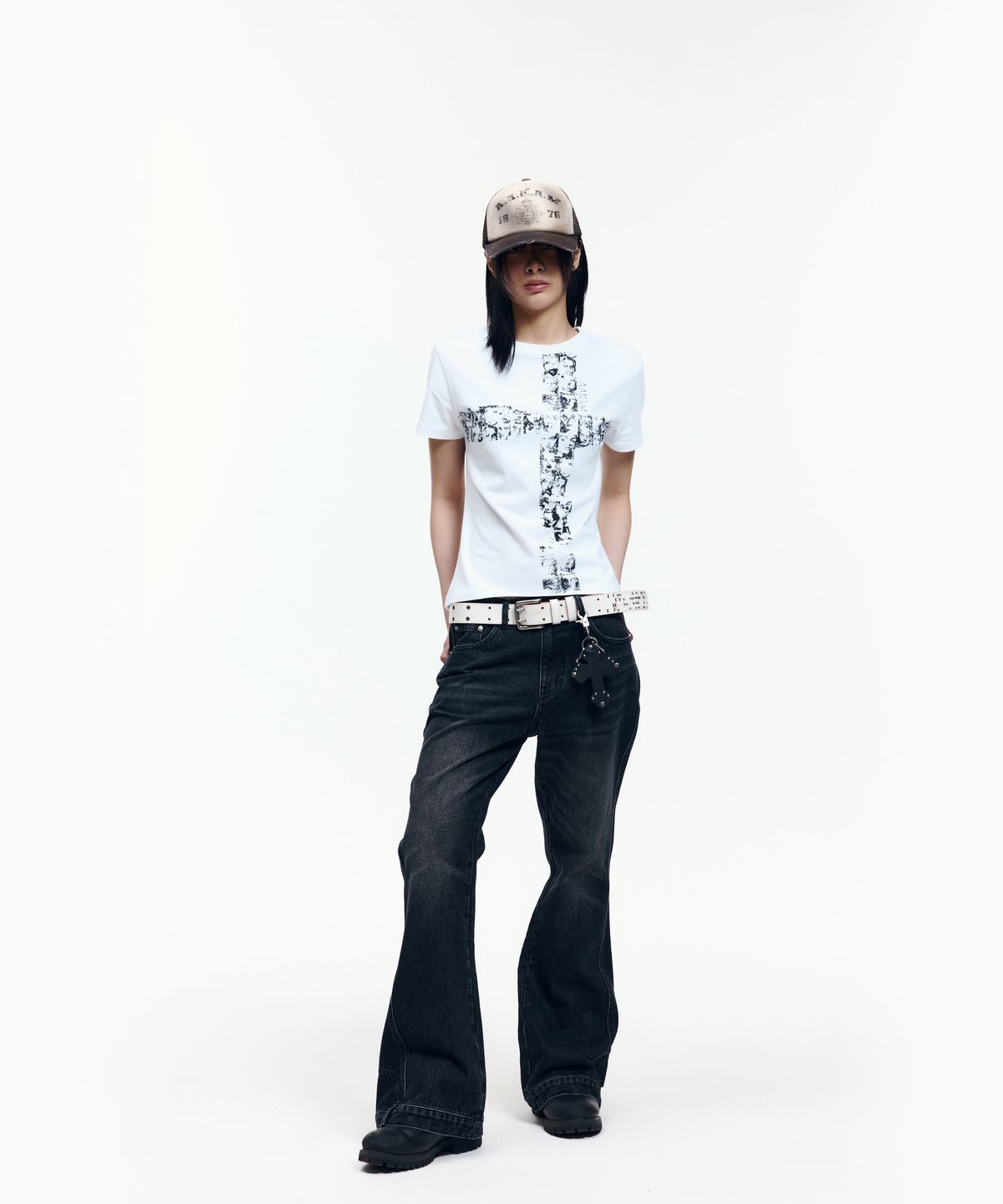 아캄(AAKAM) Mosaic Cross Half Top (White)