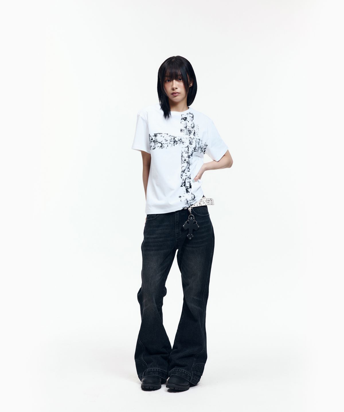 아캄(AAKAM) Mosaic Cross Half Top (White)