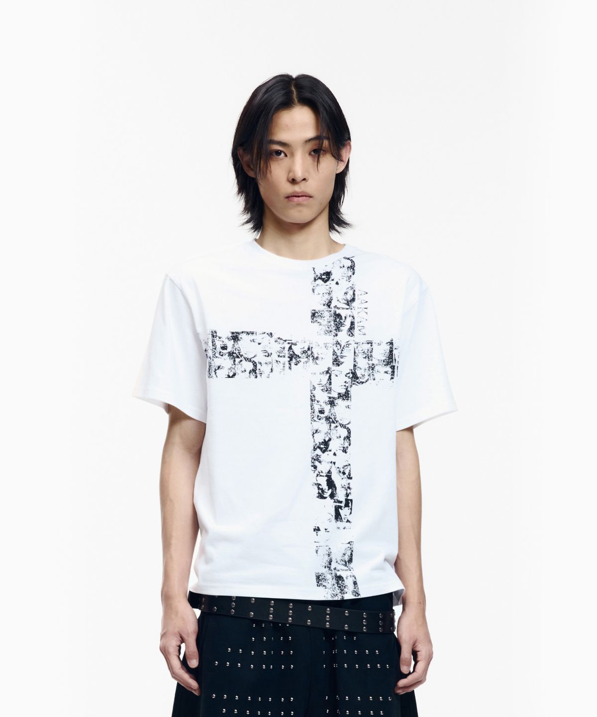 아캄(AAKAM) Mosaic Cross Half Top (White)