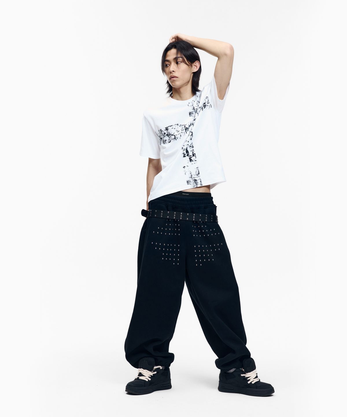 아캄(AAKAM) Mosaic Cross Half Top (White)