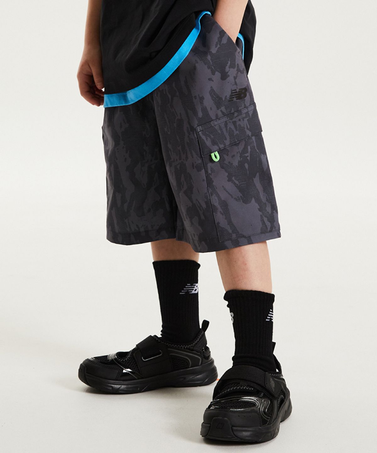 뉴발란스 키즈(NEWBALANCEKIDS) METALIC SUMMER_패턴 포인트 우븐 스트레치 버뮤다 팬츠 아동 바지 NK9VG2762U60