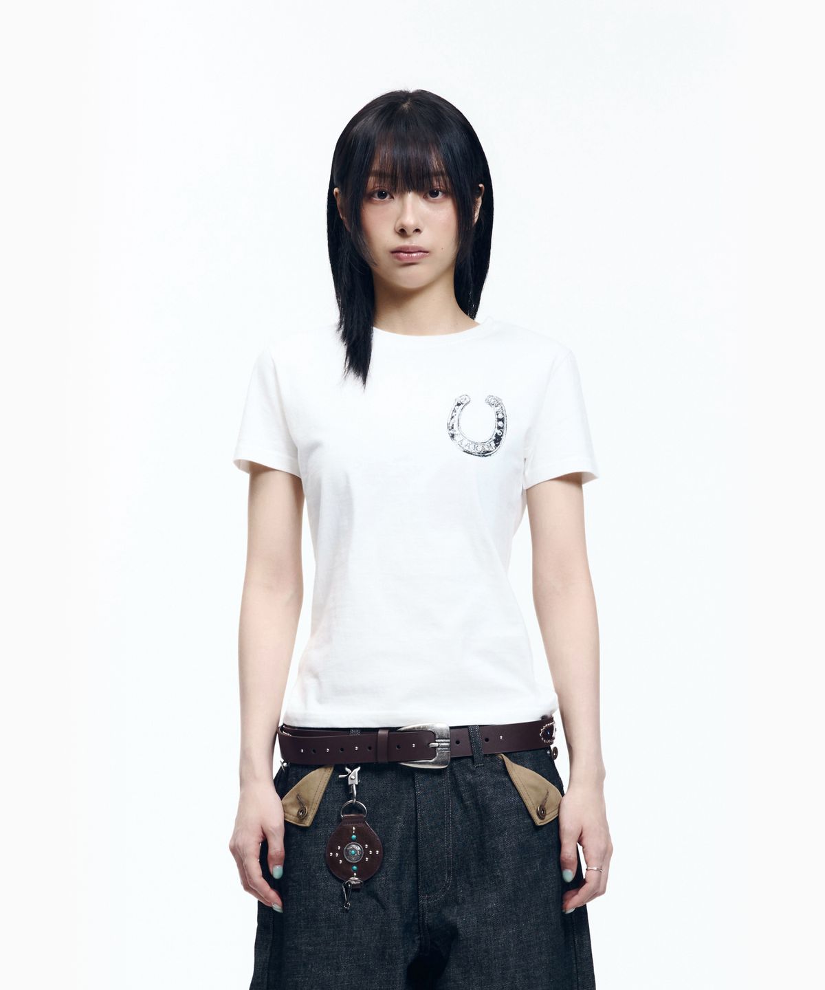 아캄(AAKAM) Rodeo Saloon Half Top (White)