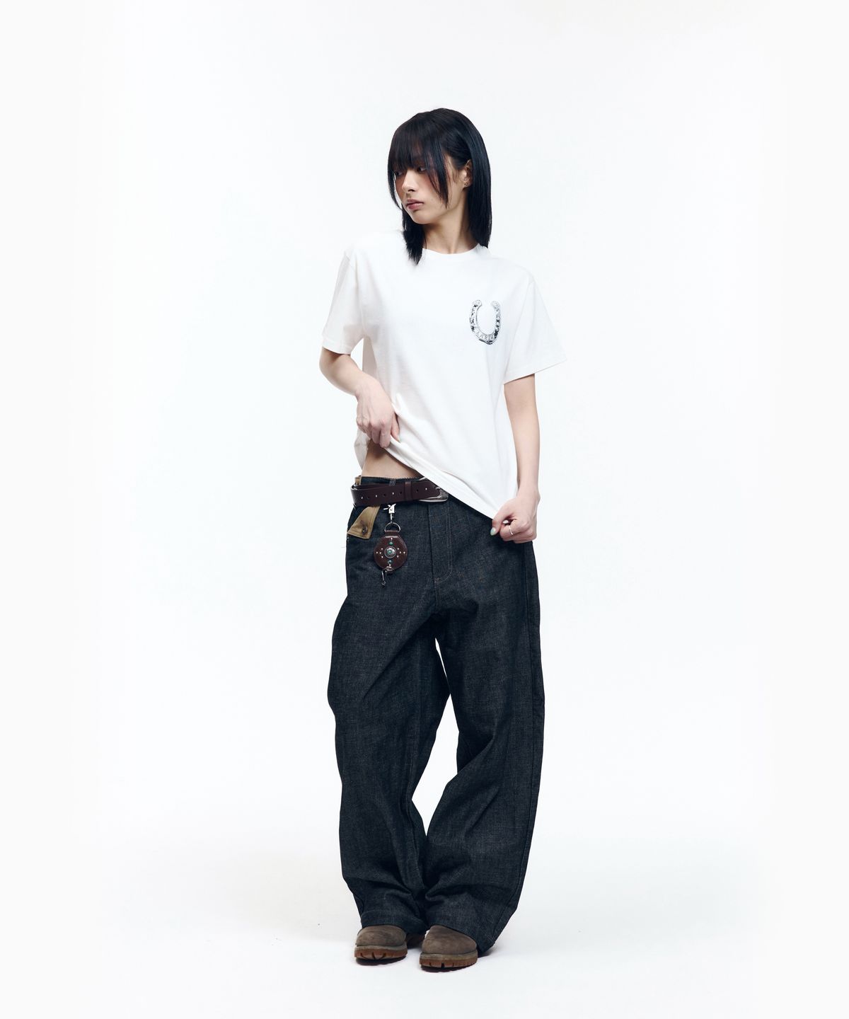 아캄(AAKAM) Rodeo Saloon Half Top (White)