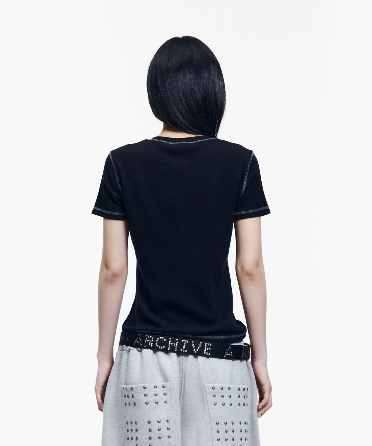 아캄(AAKAM) Tread Henry Neck Half Top (Black)