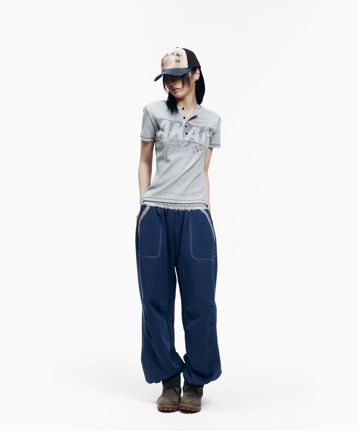 아캄(AAKAM) Tread Henry Neck Half Top (Gray)