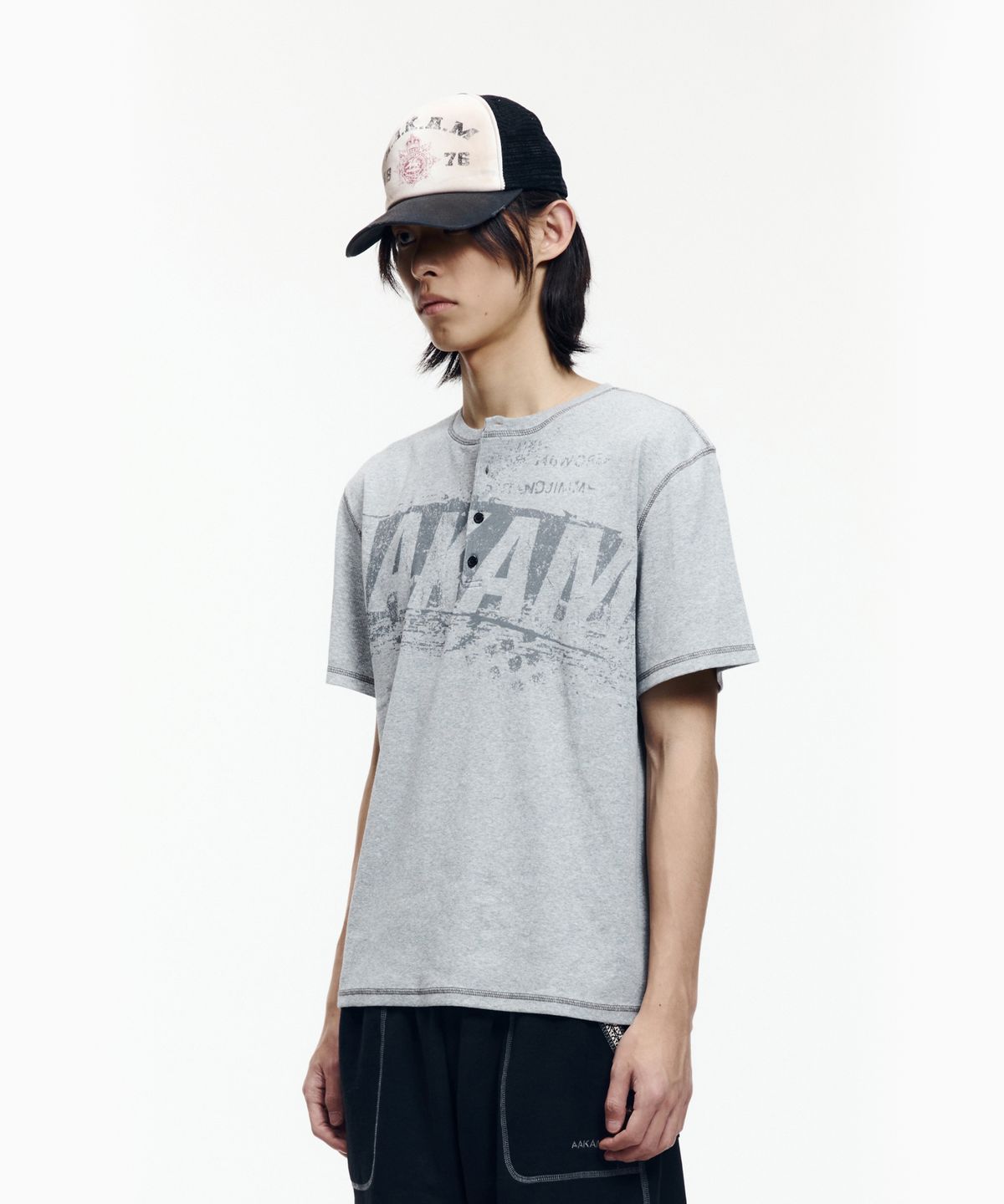 아캄(AAKAM) Tread Henry Neck Half Top (Gray)