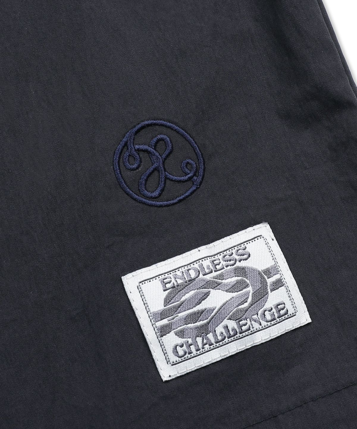 엑스톤즈(XTONZ) XTS044 러버 아플리케 크롭 셔츠 (BLACK)