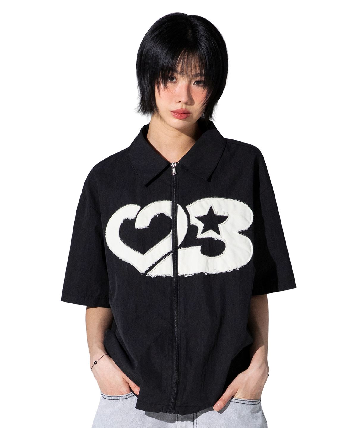 엑스톤즈(XTONZ) XTS044 러버 아플리케 크롭 셔츠 (BLACK)
