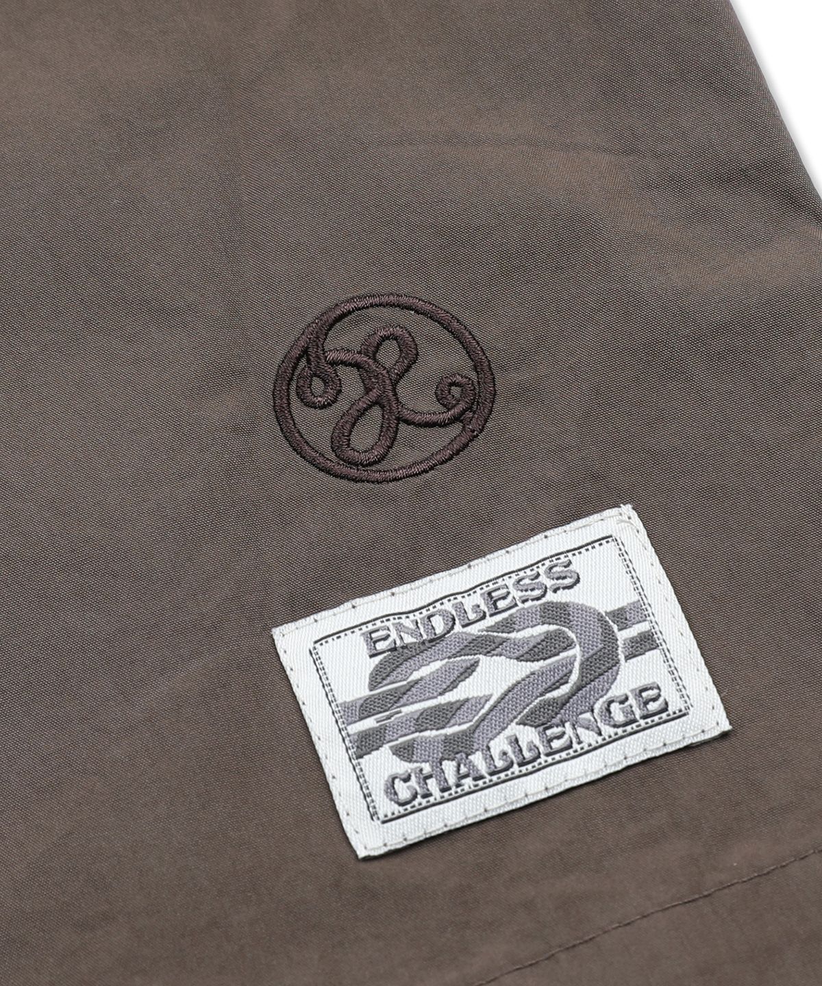 엑스톤즈(XTONZ) XTS044 러버 아플리케 크롭 셔츠 (BROWN)