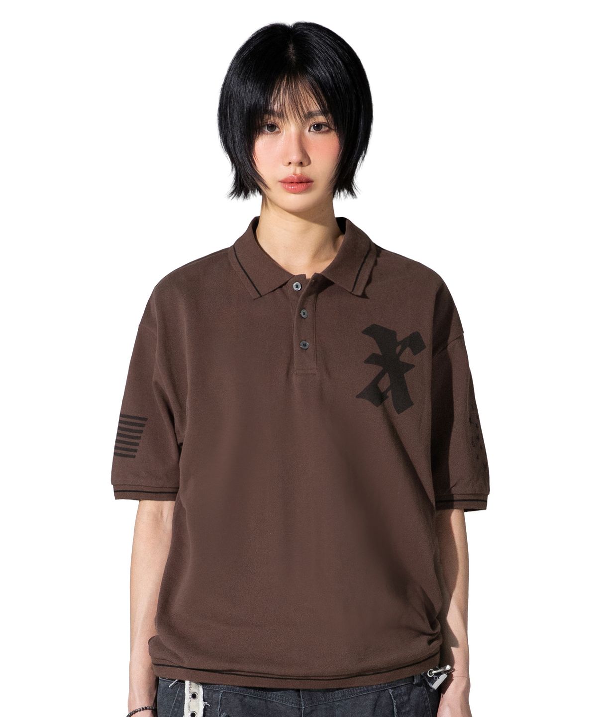 엑스톤즈(XTONZ) XTT161 크레스트 피케 티셔츠 (BROWN)