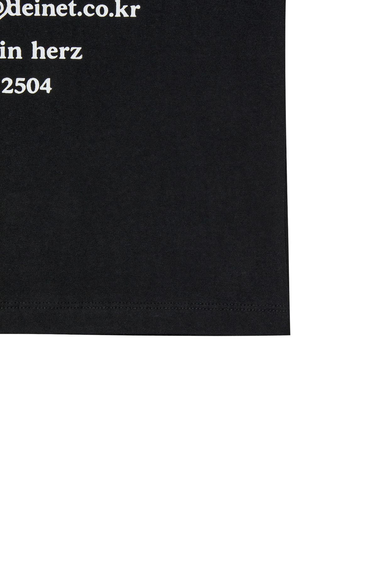 다이닛(DEINET) LETTERING GRAPHIC SLIMSIZED T-SHIRT IN BLACK