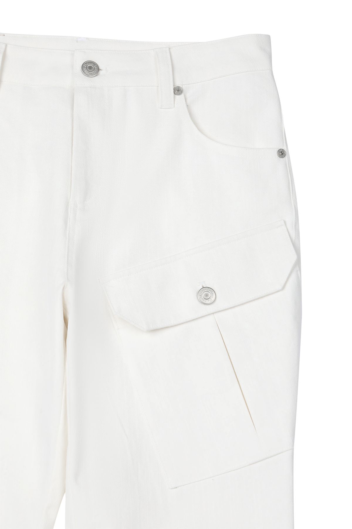 다이닛(DEINET) ZIPPER BOOTSCUT CARGO PANTS IN WHITE