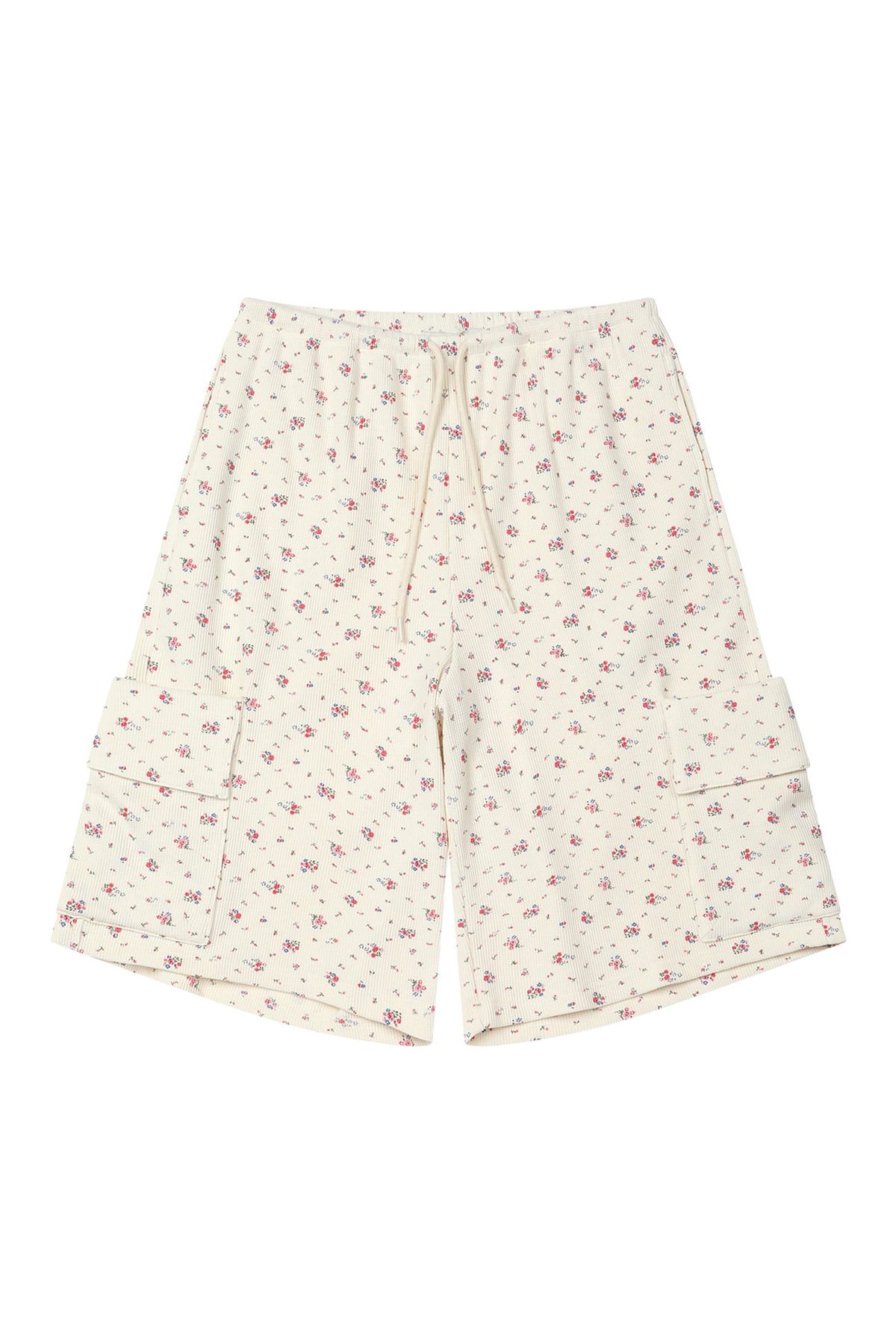 다이닛(DEINET) SOFT WAFFLE FLOWER JERSEY CARGO BERMUDA PANTS IN IVORY