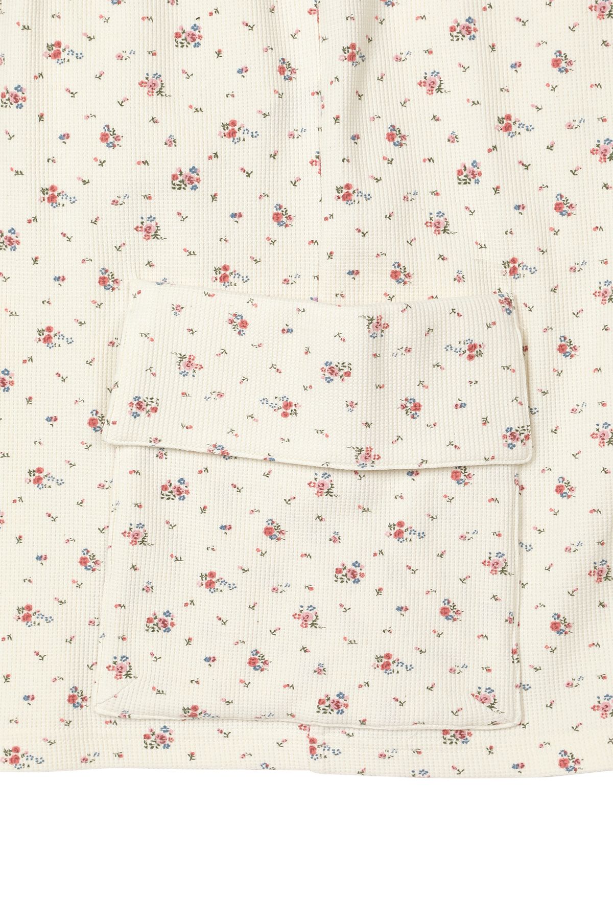 다이닛(DEINET) SOFT WAFFLE FLOWER JERSEY CARGO BERMUDA PANTS IN IVORY