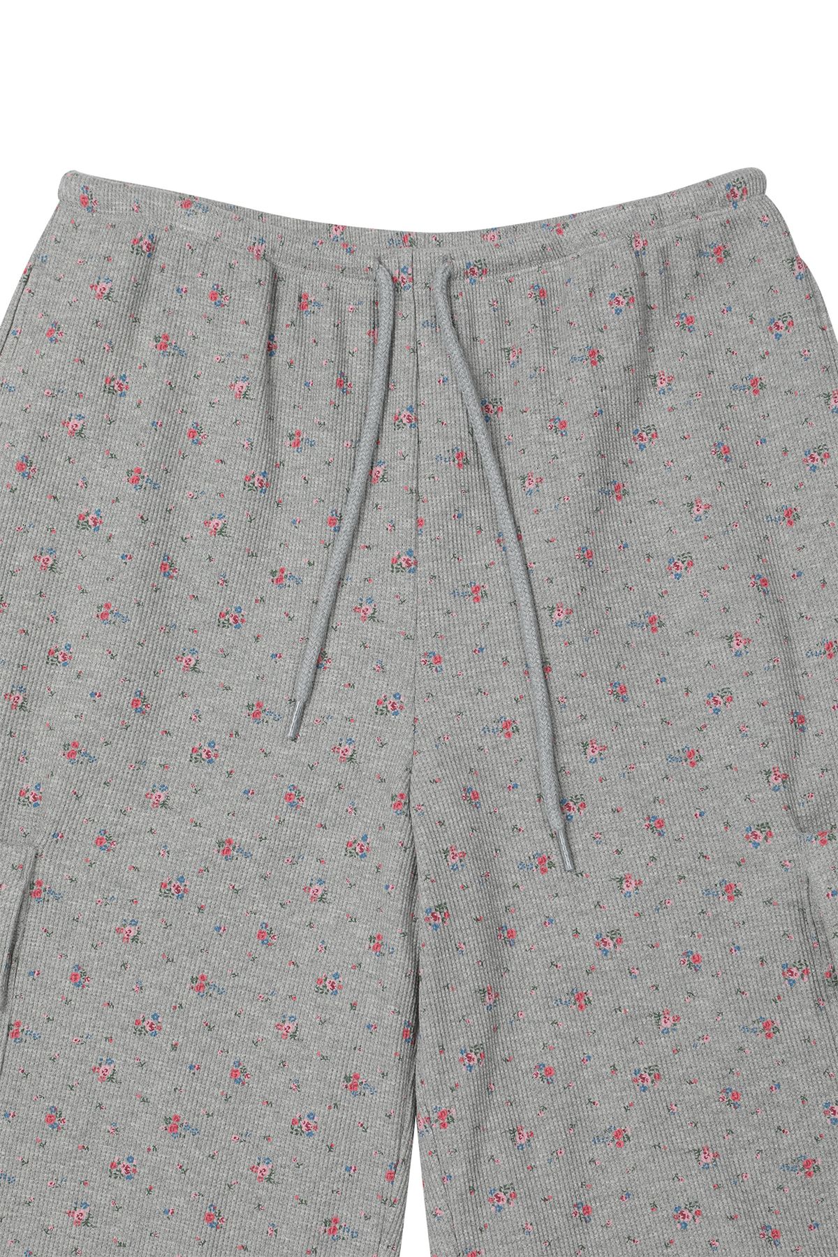 다이닛(DEINET) SOFT WAFFLE FLOWER JERSEY CARGO BERMUDA PANTS IN MELANGE GREY