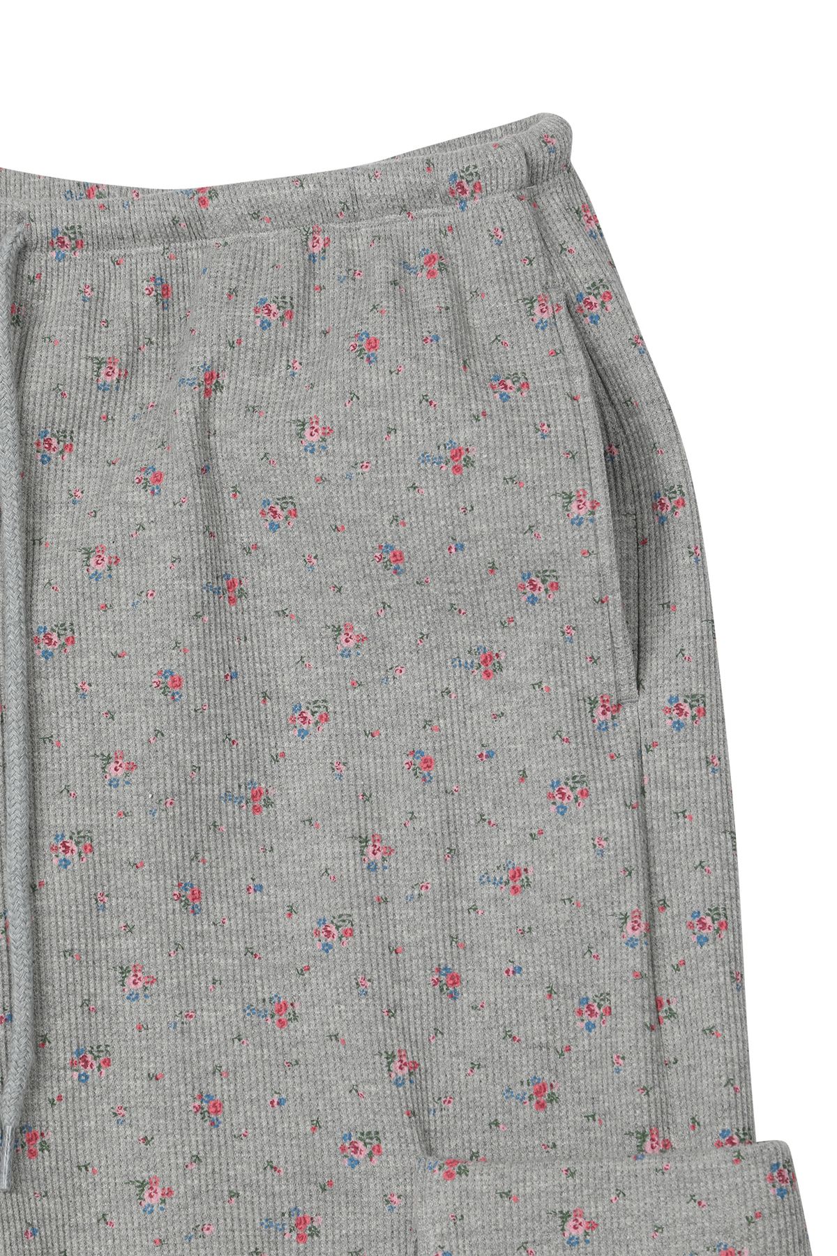 다이닛(DEINET) SOFT WAFFLE FLOWER JERSEY CARGO BERMUDA PANTS IN MELANGE GREY