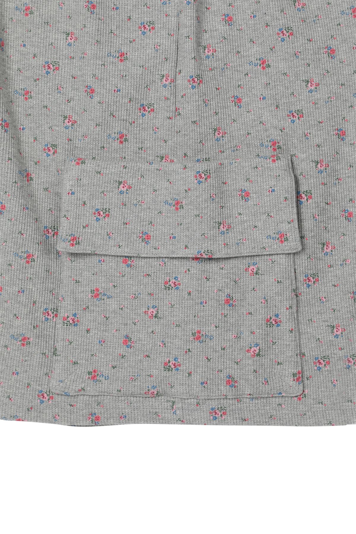다이닛(DEINET) SOFT WAFFLE FLOWER JERSEY CARGO BERMUDA PANTS IN MELANGE GREY