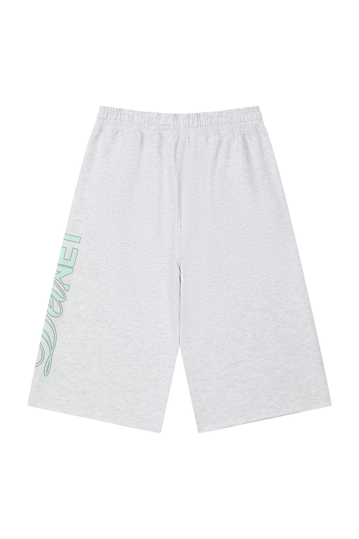 다이닛(DEINET) DN SCRIPT SWEAT BERMUDA PANTS IN LIGHT GREY