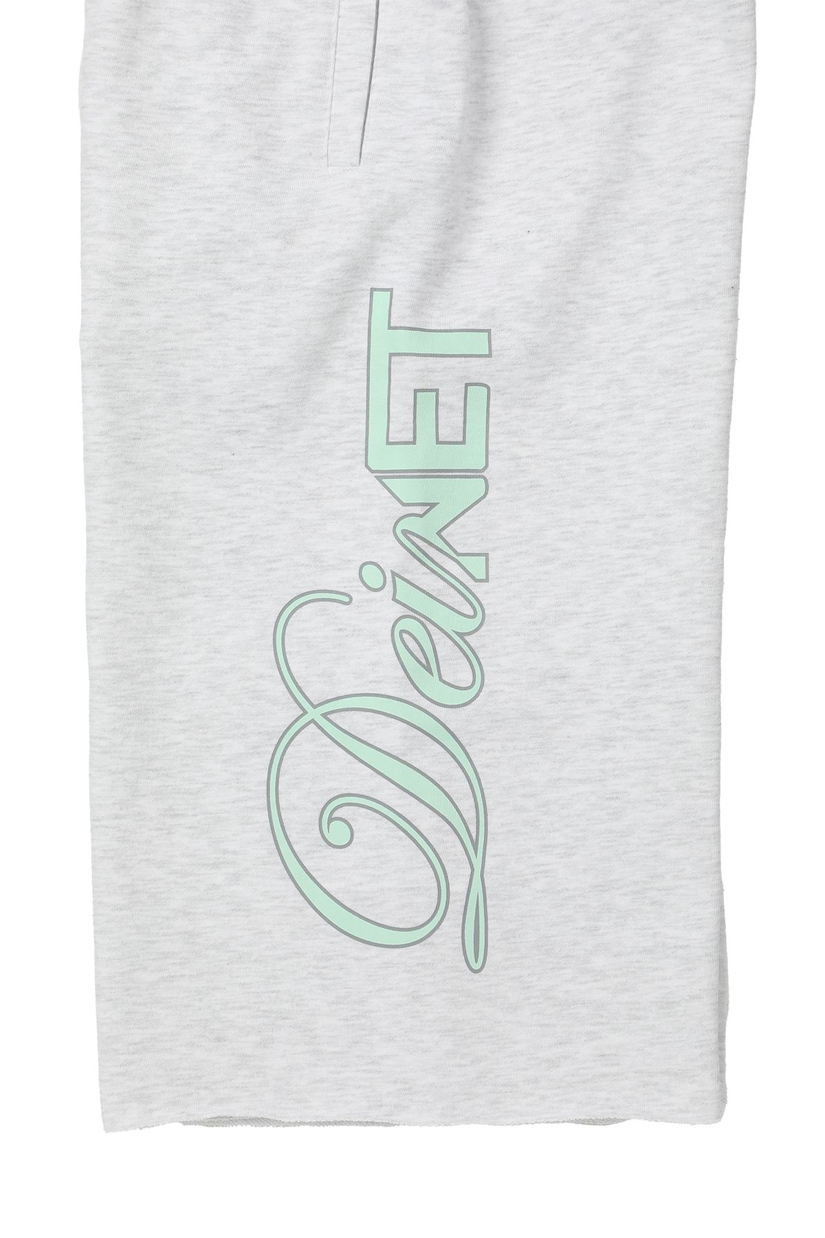 다이닛(DEINET) DN SCRIPT SWEAT BERMUDA PANTS IN LIGHT GREY