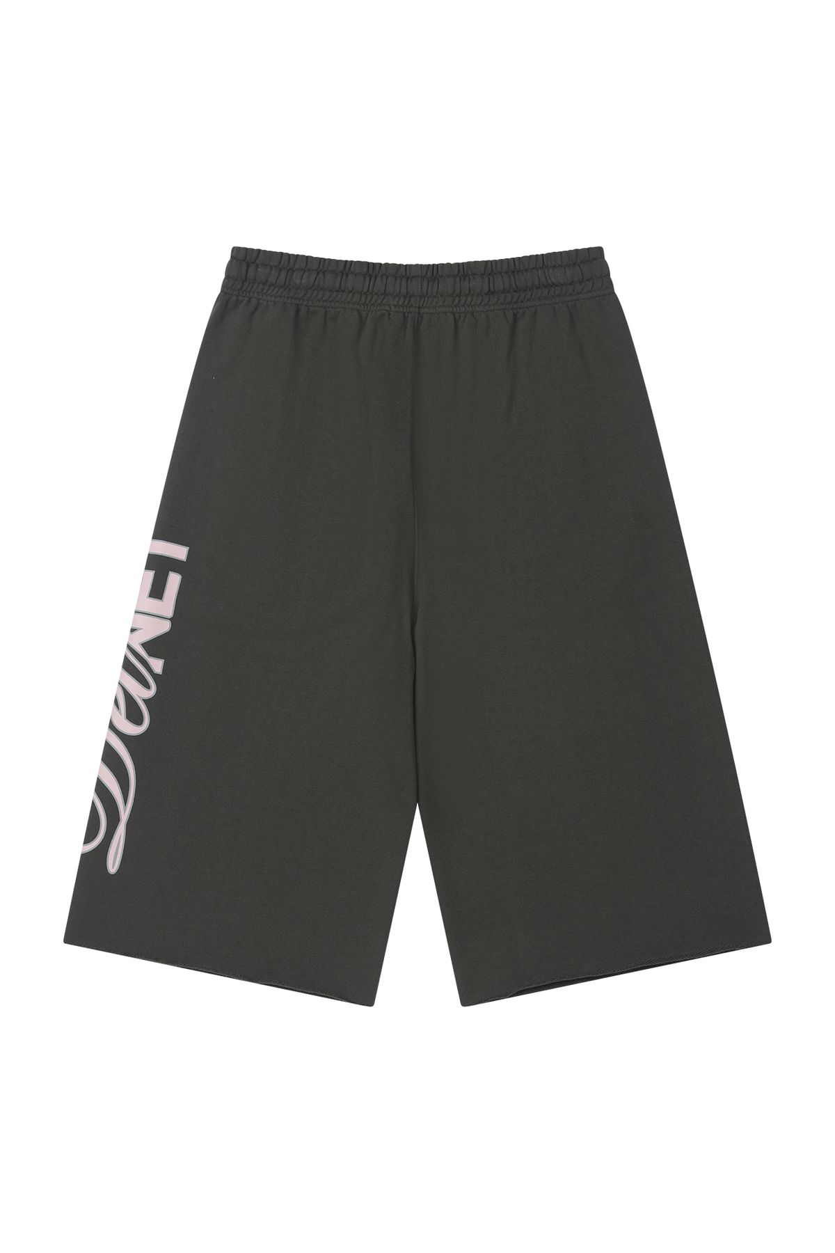 다이닛(DEINET) DN SCRIPT SWEAT BERMUDA PANTS IN CHARCOAL