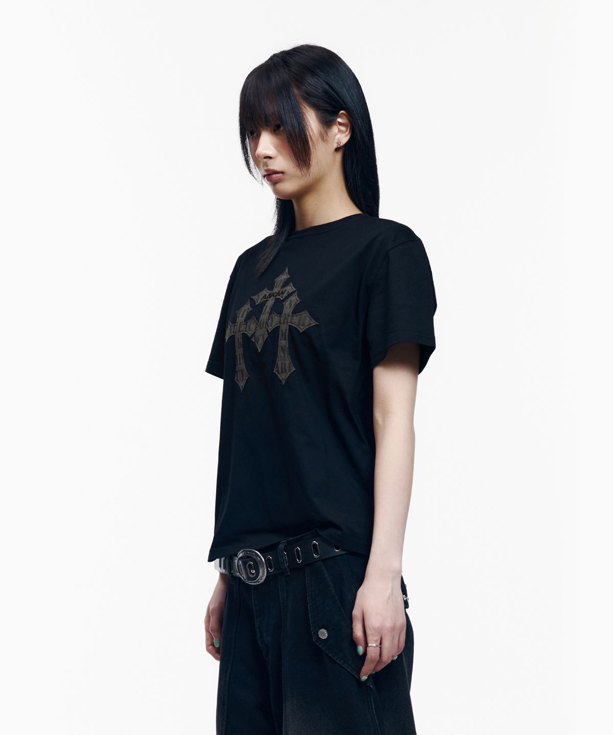 아캄(AAKAM) Trinity Cross Half Top (Black)