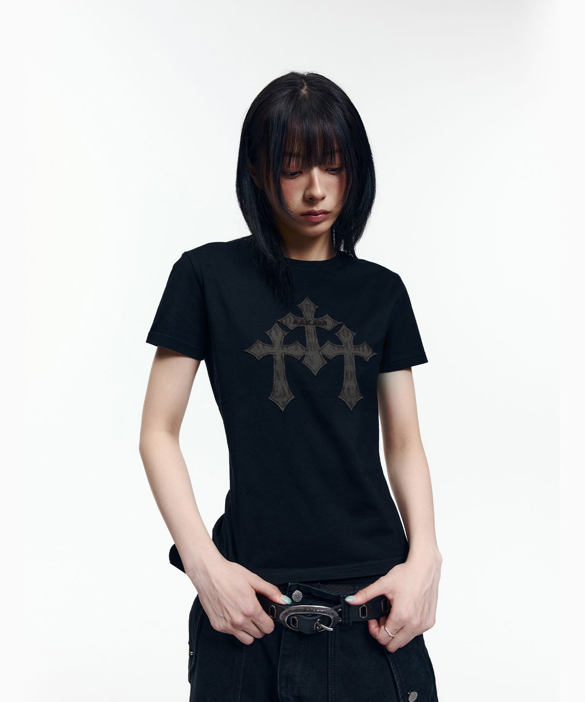 아캄(AAKAM) Trinity Cross Half Top (Black)