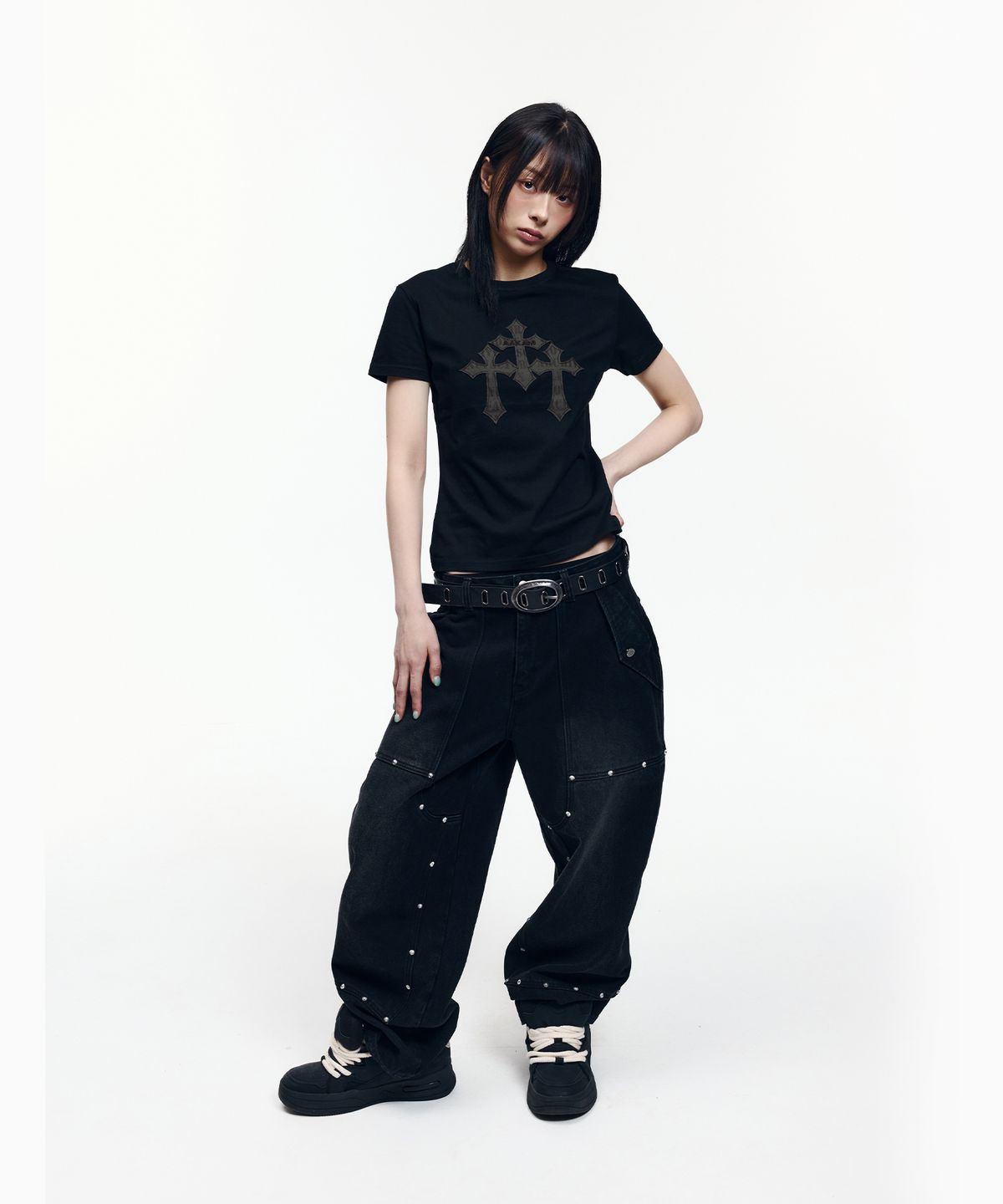 아캄(AAKAM) Trinity Cross Half Top (Black)