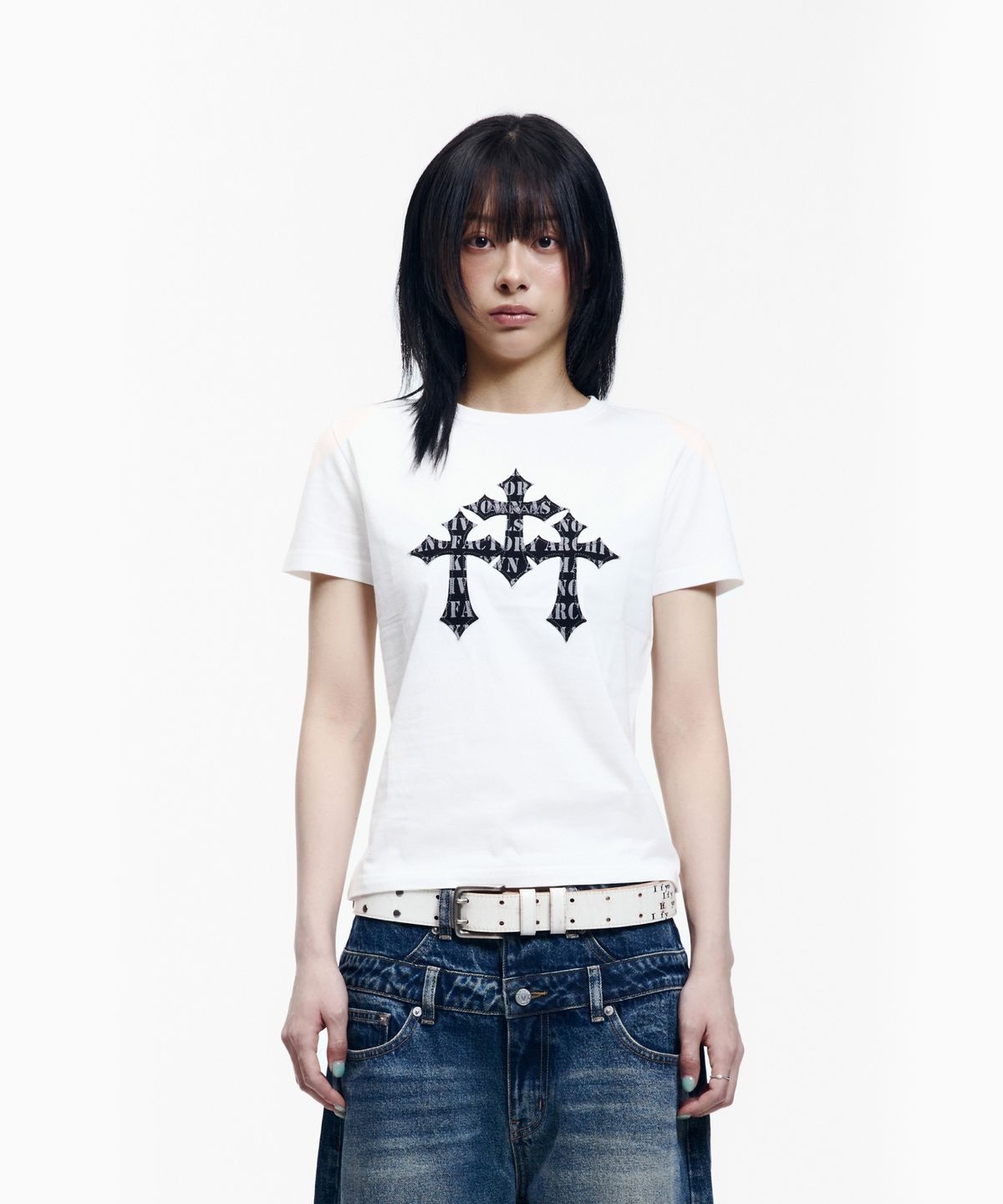 아캄(AAKAM) Trinity Cross Half Top (White)