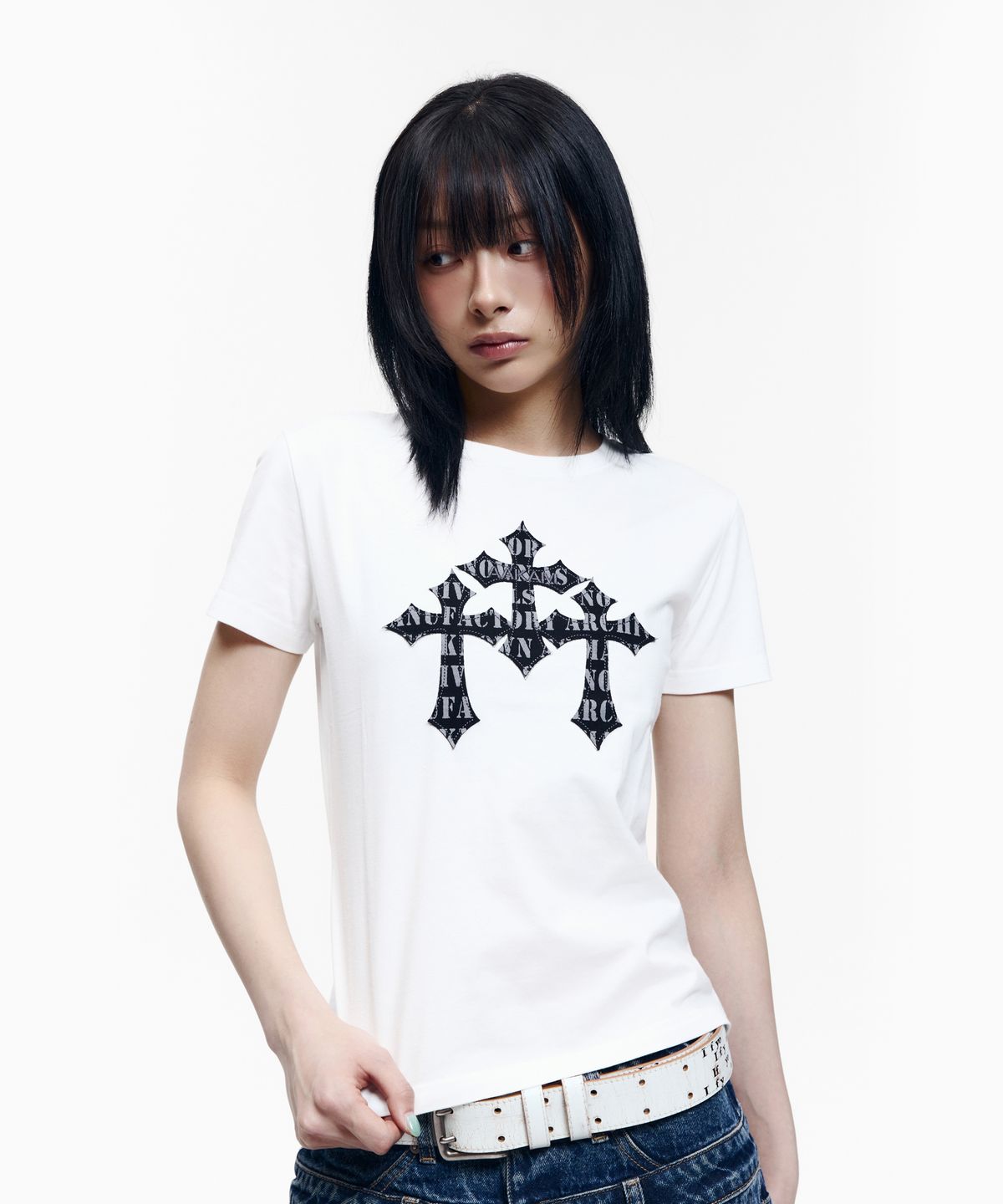 아캄(AAKAM) Trinity Cross Half Top (White)