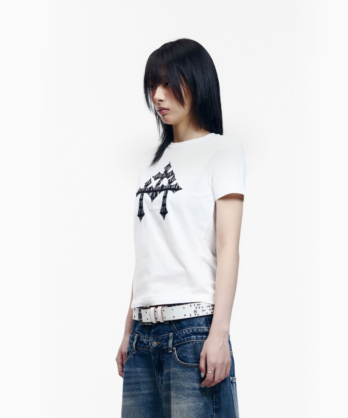아캄(AAKAM) Trinity Cross Half Top (White)