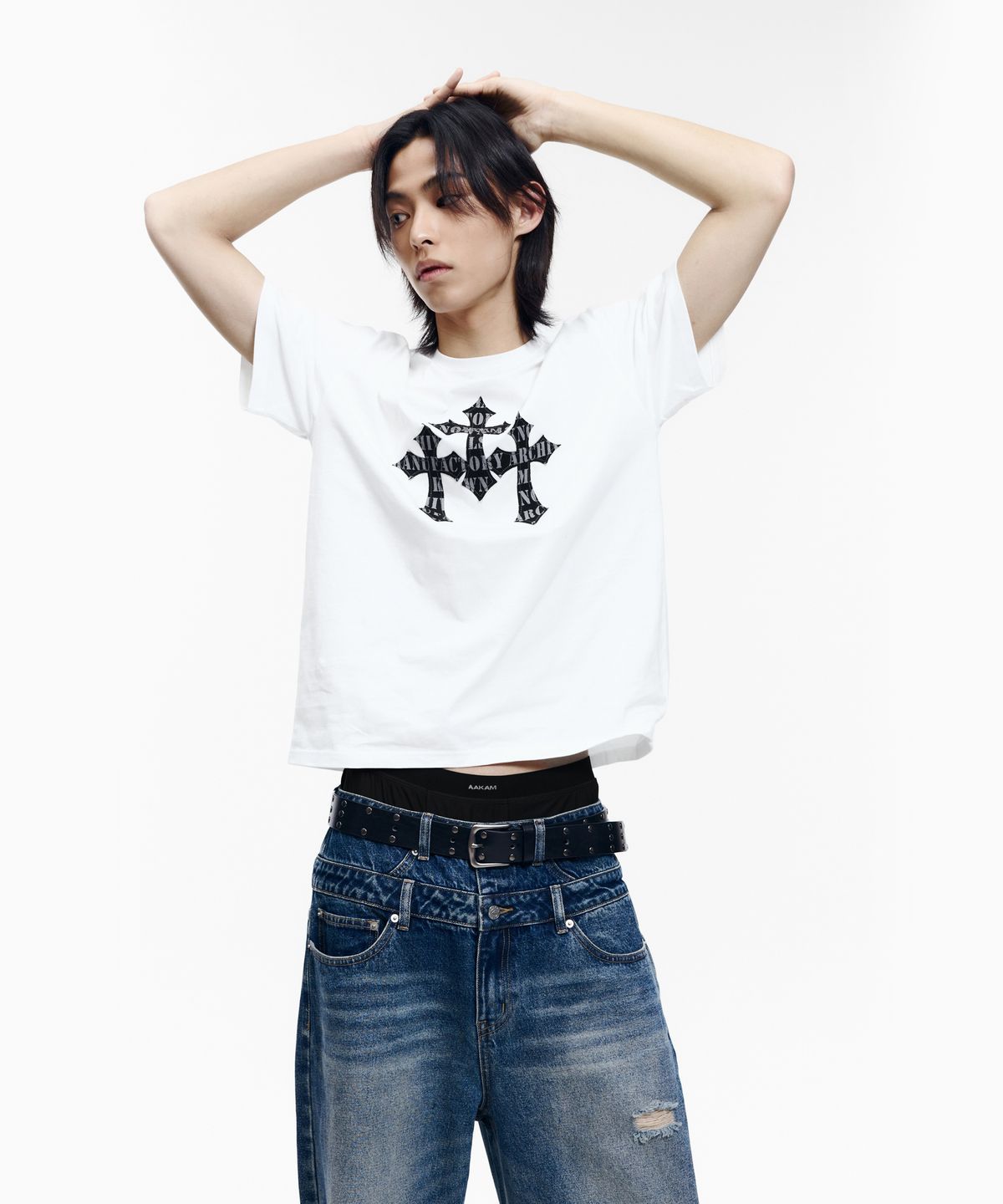 아캄(AAKAM) Trinity Cross Half Top (White)