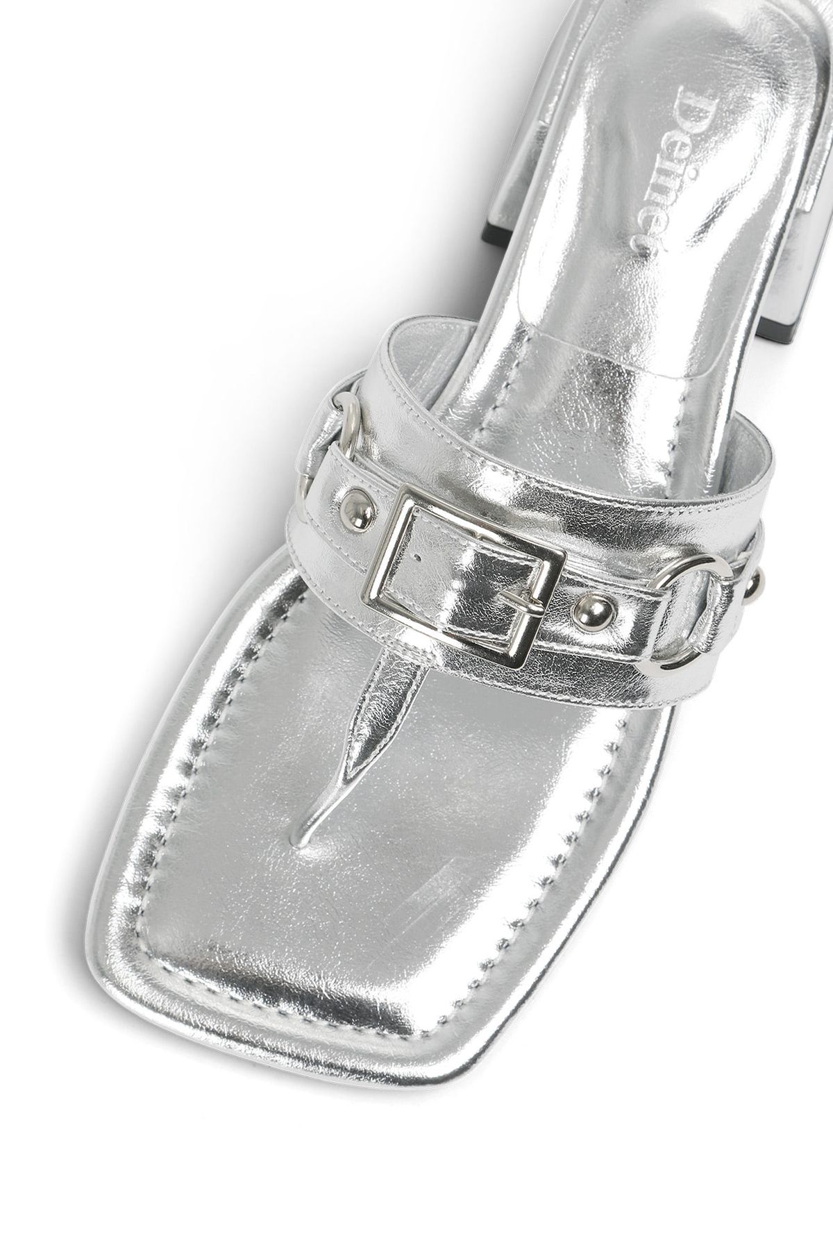 다이닛(DEINET) STUD SQUARE FLIP FLOP IN SILVER
