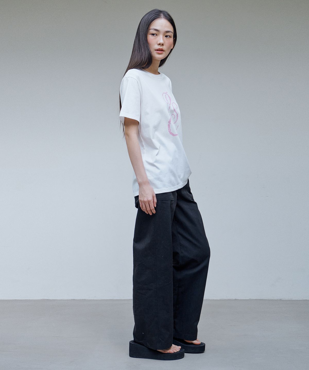 아위(AHWE) 데일리 루즈핏 프린트 티셔츠_화이트