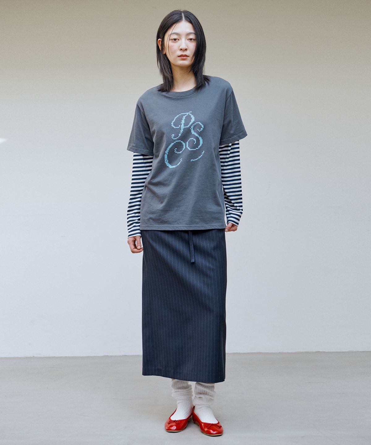 아위(AHWE) 데일리 루즈핏 프린트 티셔츠_다크 그레이