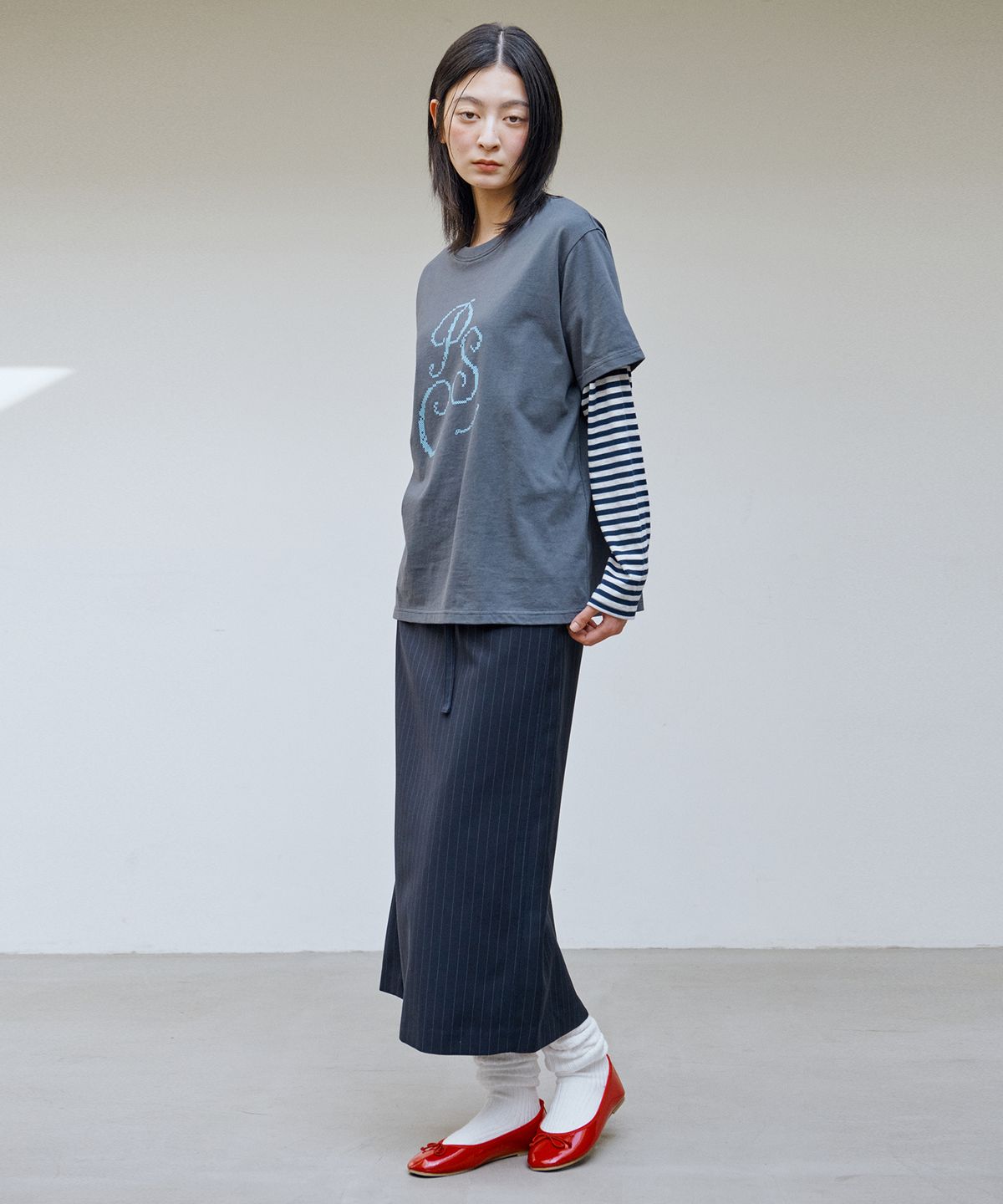 아위(AHWE) 데일리 루즈핏 프린트 티셔츠_다크 그레이