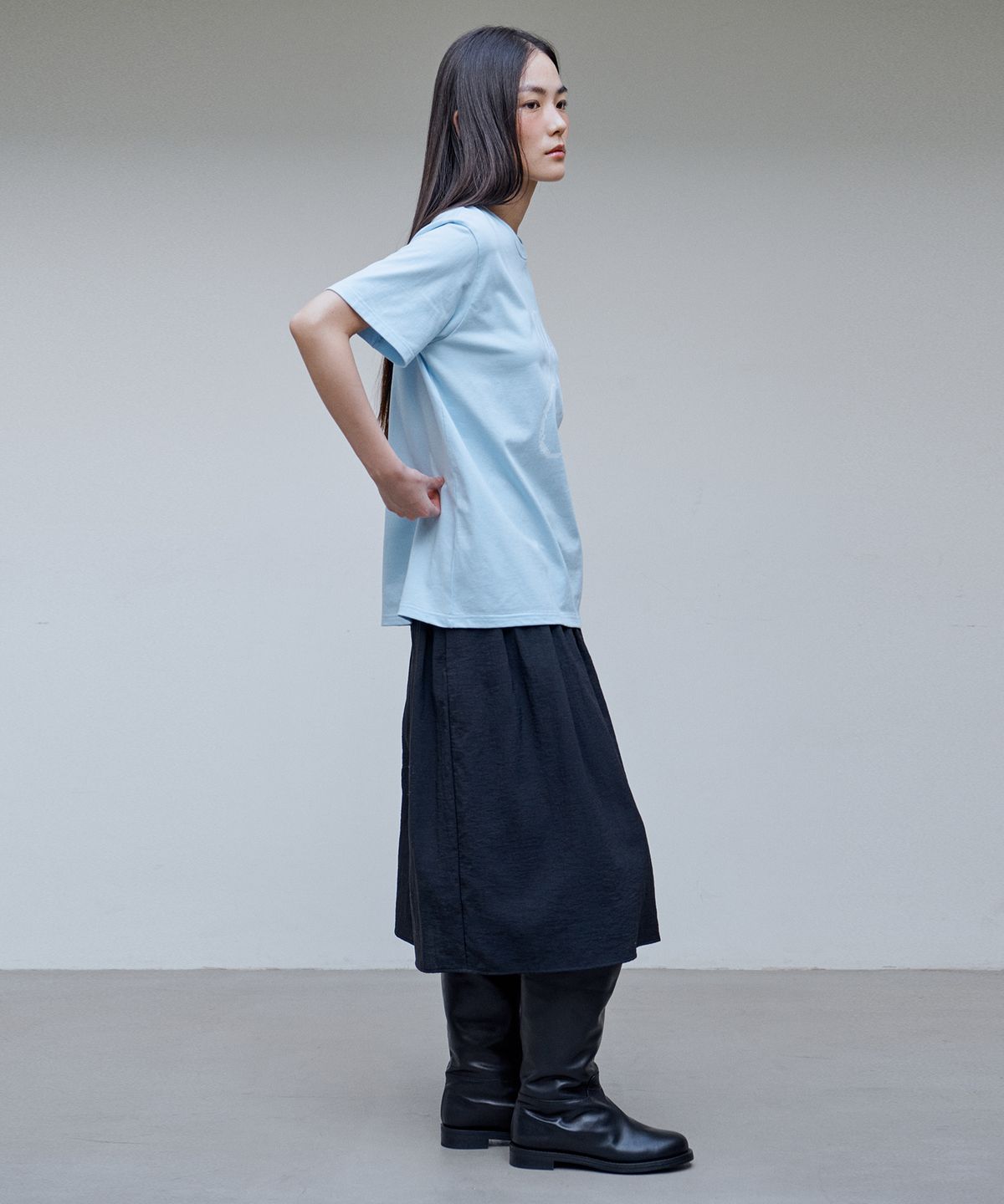 아위(AHWE) 데일리 루즈핏 프린트 티셔츠_라이트 블루