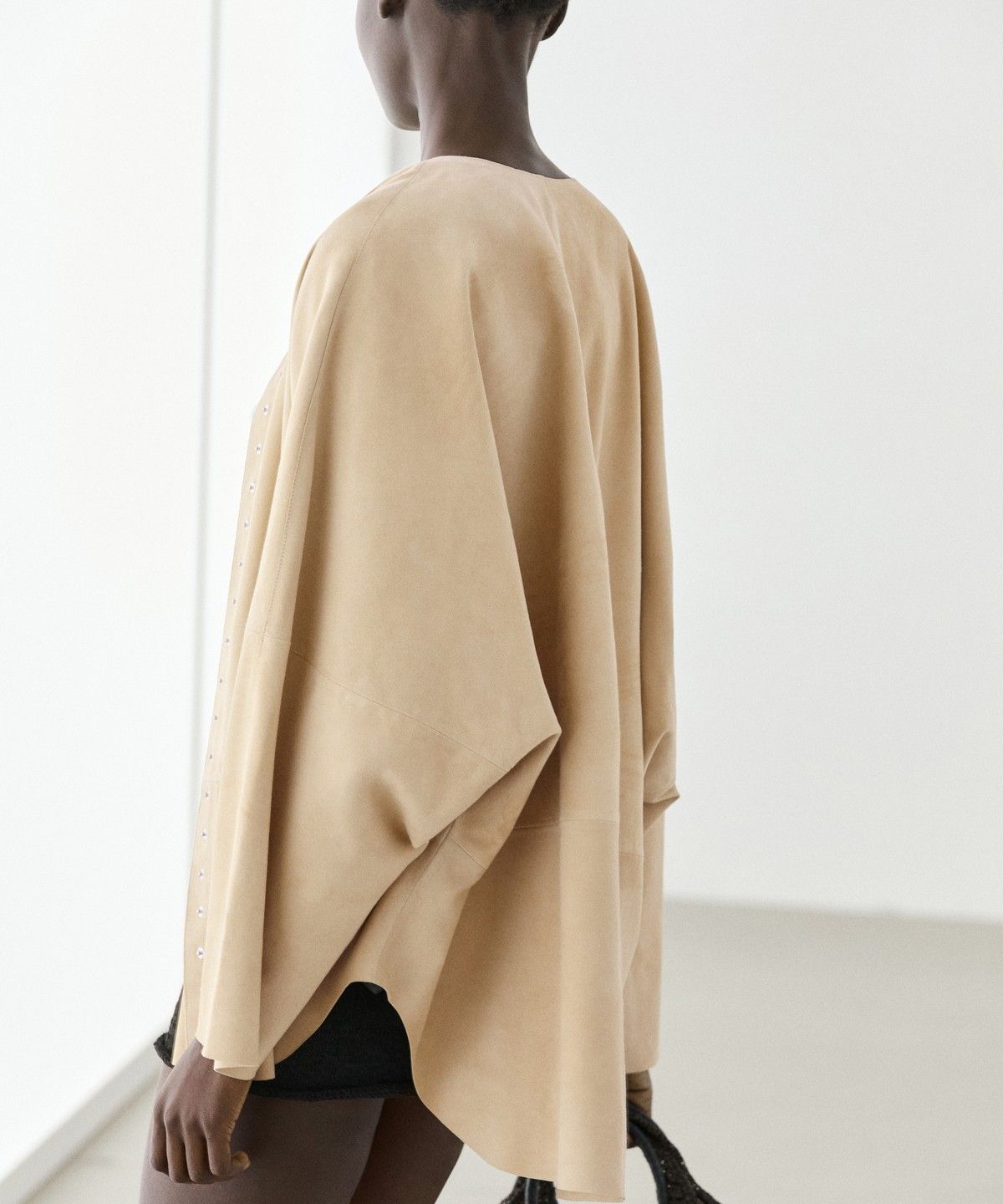 마시모두띠(MASSIMO DUTTI) 스냅 디테일 스웨이드 가죽 셔츠