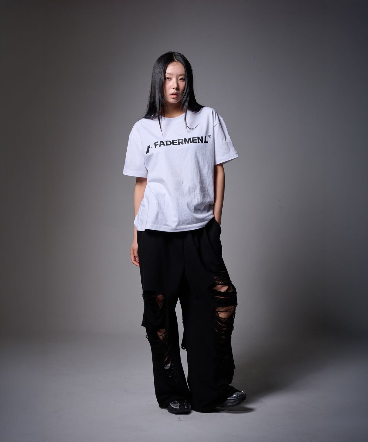 페이더먼트(FADERMENT) 메이드 스크래치 데미지 스웨트 팬츠(Ivory)
