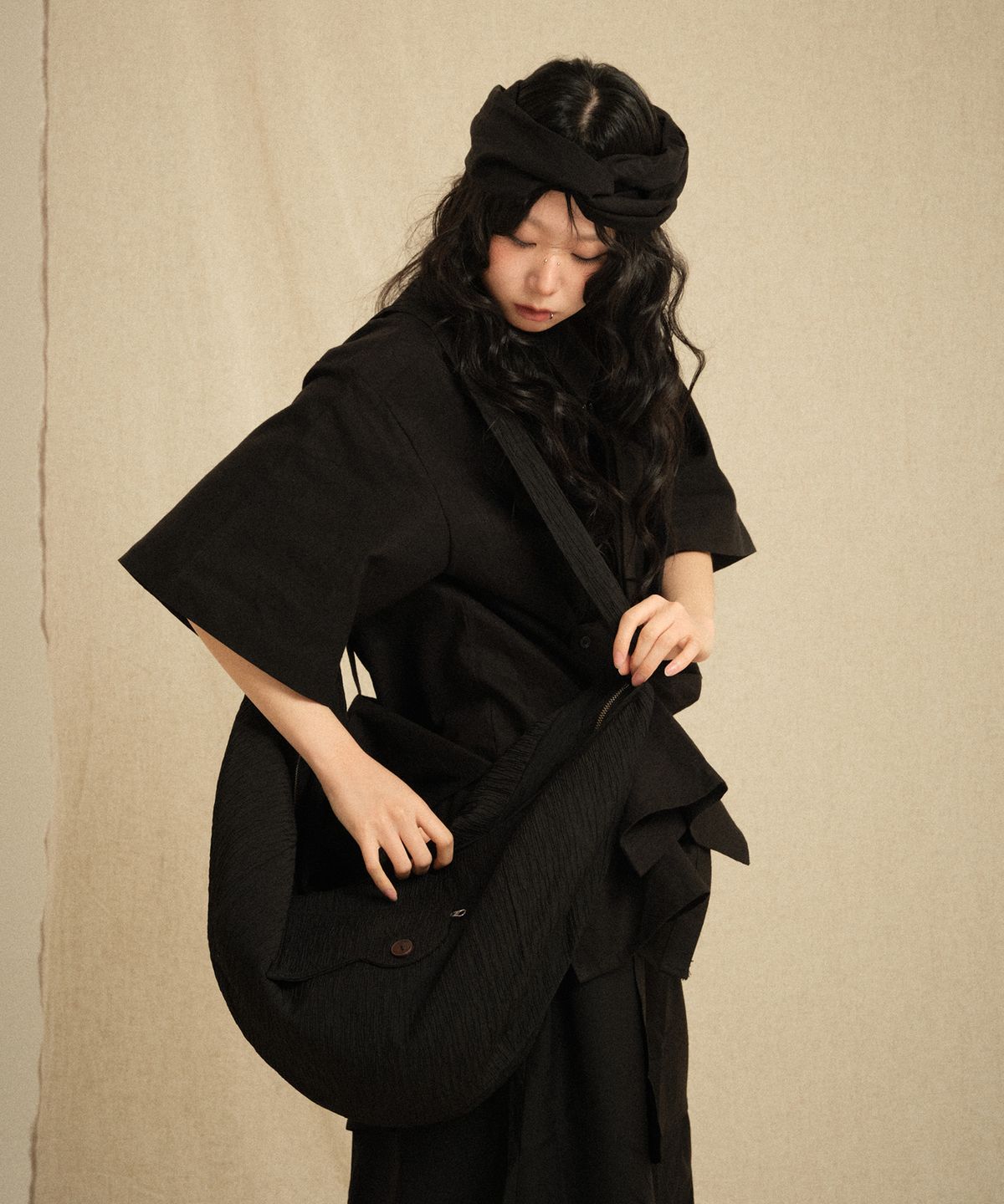 레큘리(RECULER) Wrinkle cloth cross bag