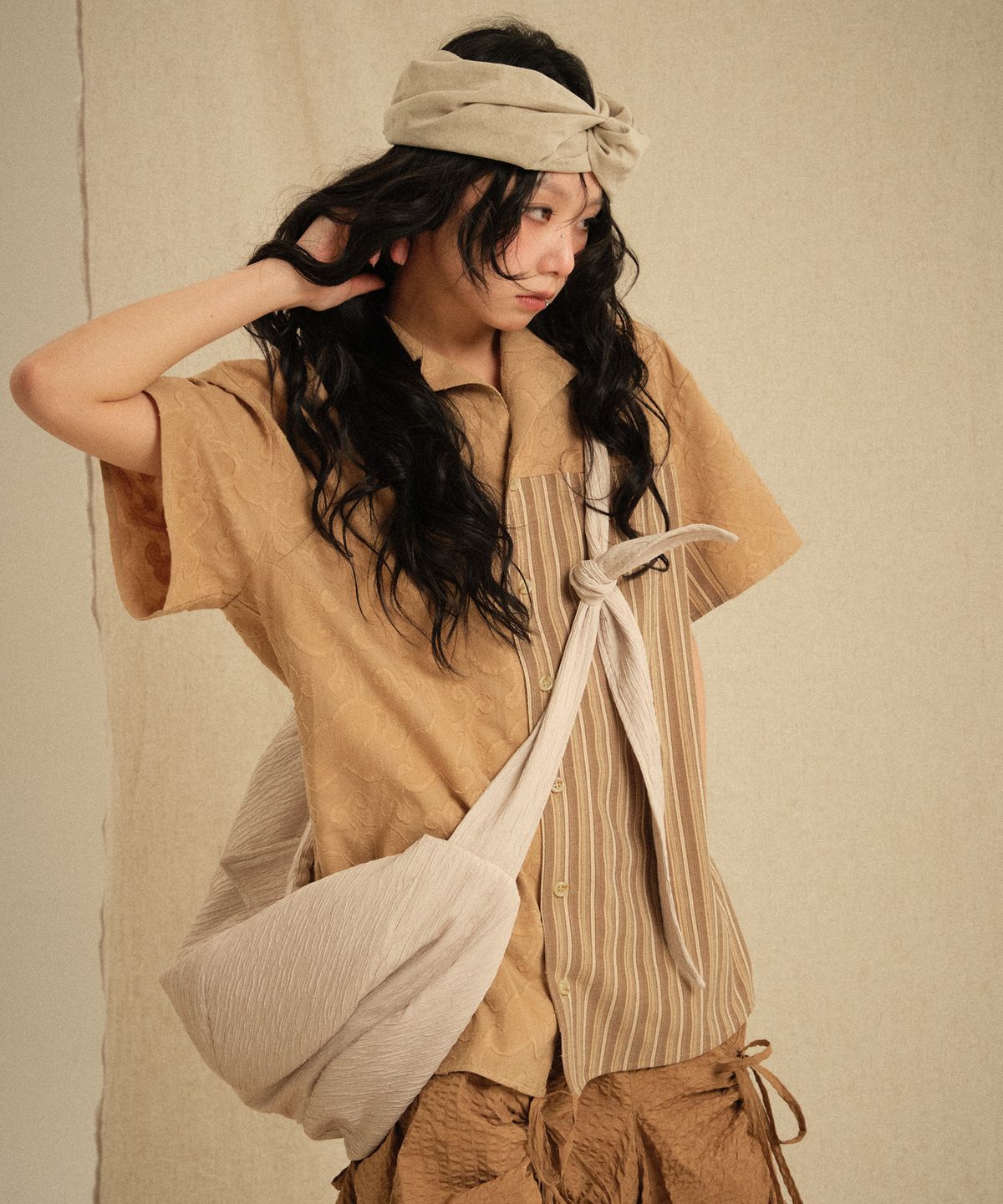 레큘리(RECULER) Wrinkle cloth cross bag
