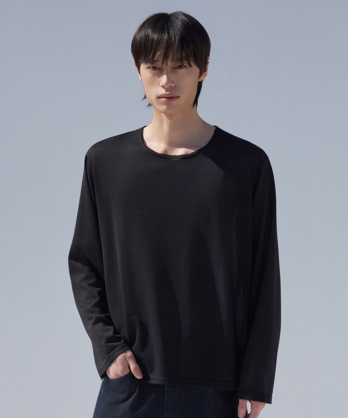디블루(DBLUE) 로우컷 스쿱넥 롱슬리브 블랙