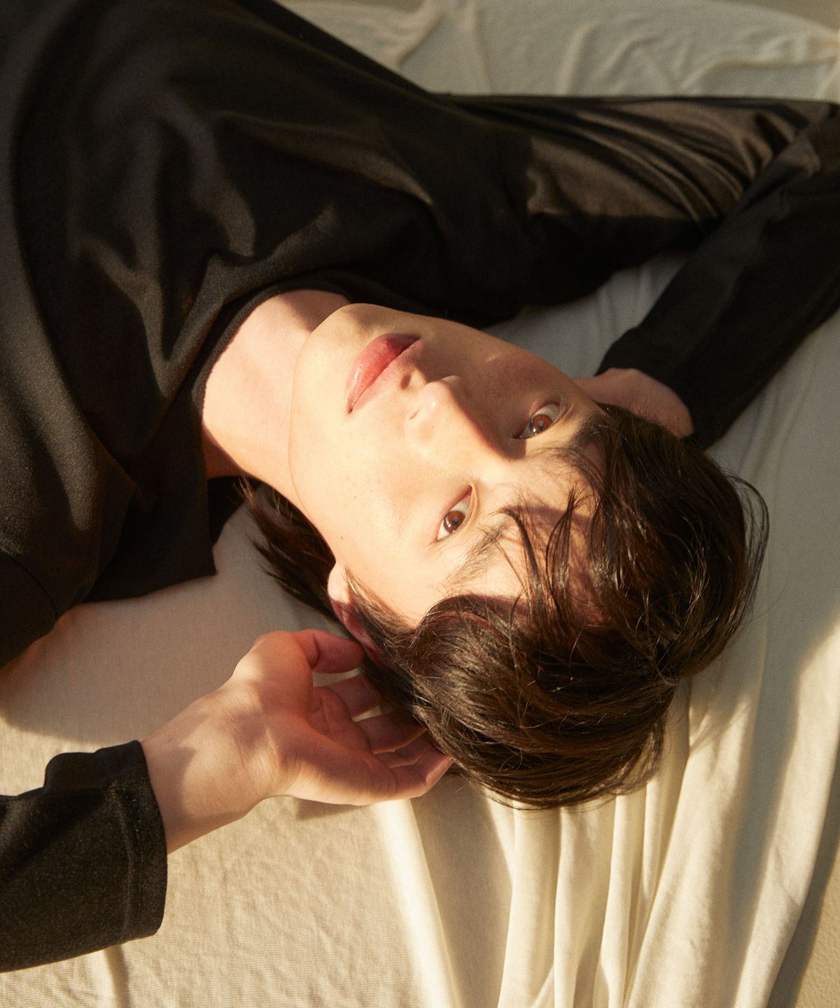 디블루(DBLUE) 로우컷 스쿱넥 롱슬리브 블랙