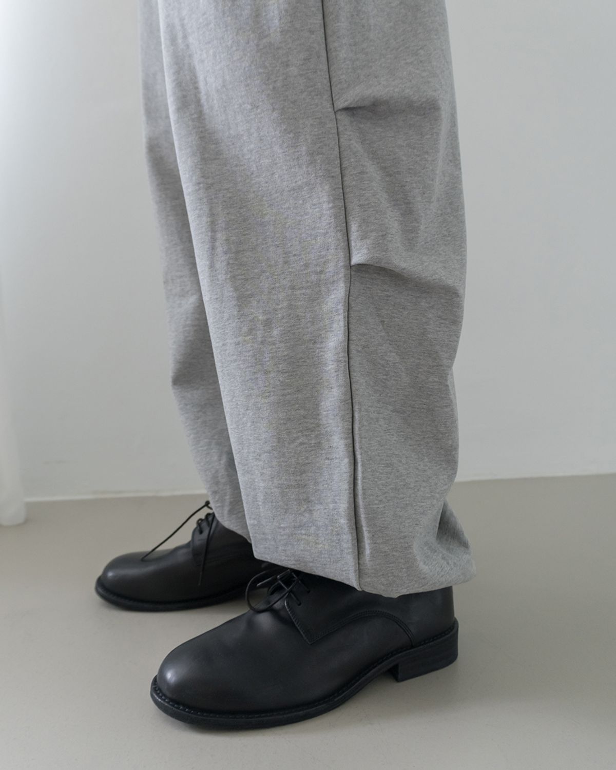 사일런트실러블(SILENTSYLLABLE) Volume jogger pants / Melange gray