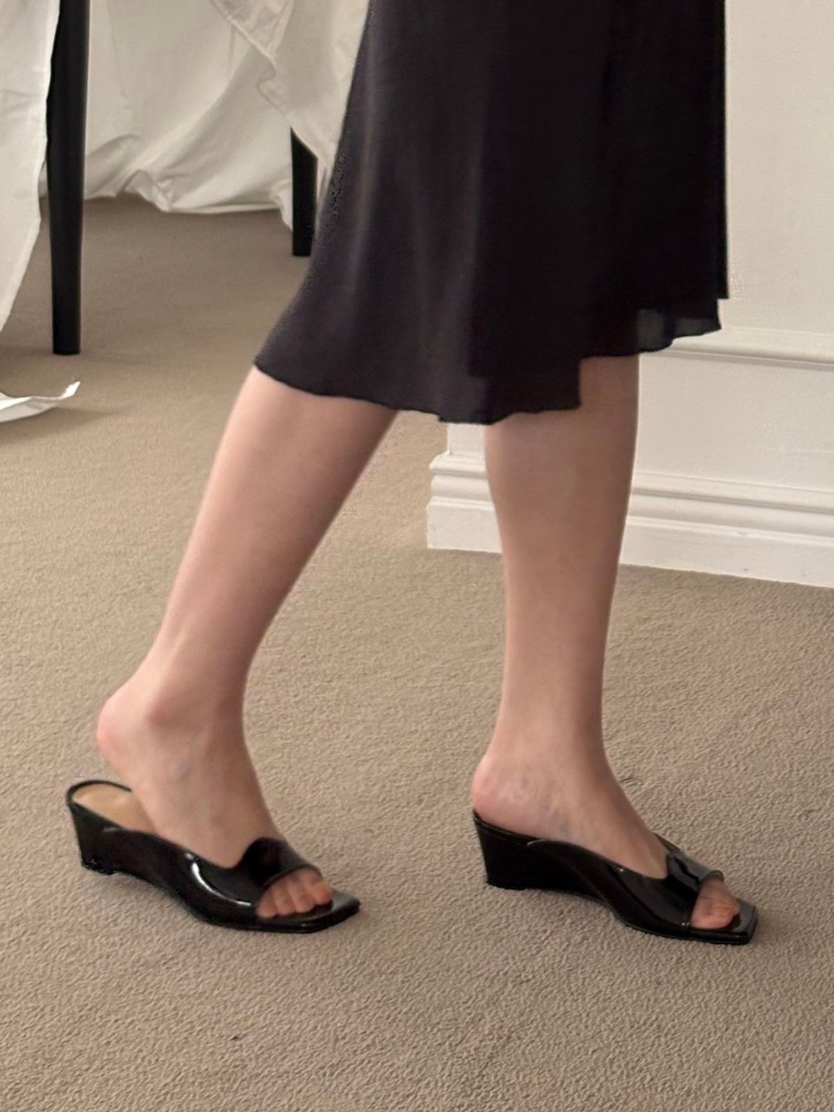 쥬다르(JEU DART) wave line wedge mule black