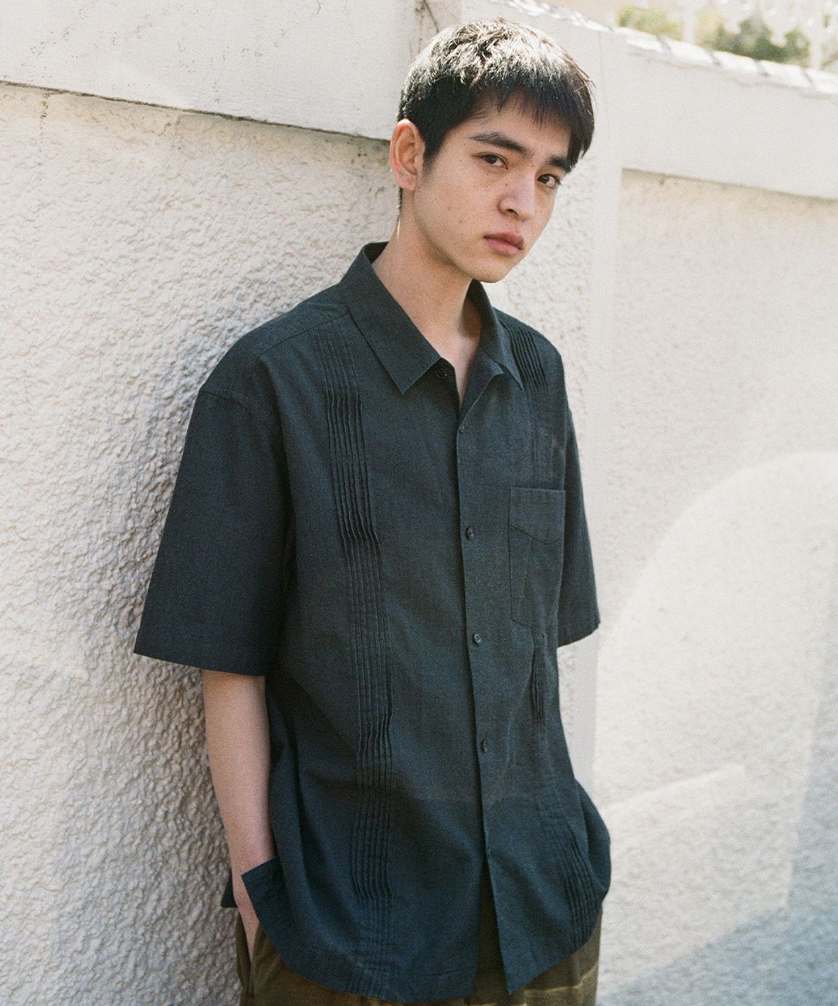 홀리선(HORLISUN) Pleats Havana Stripe Shirt Charcoal