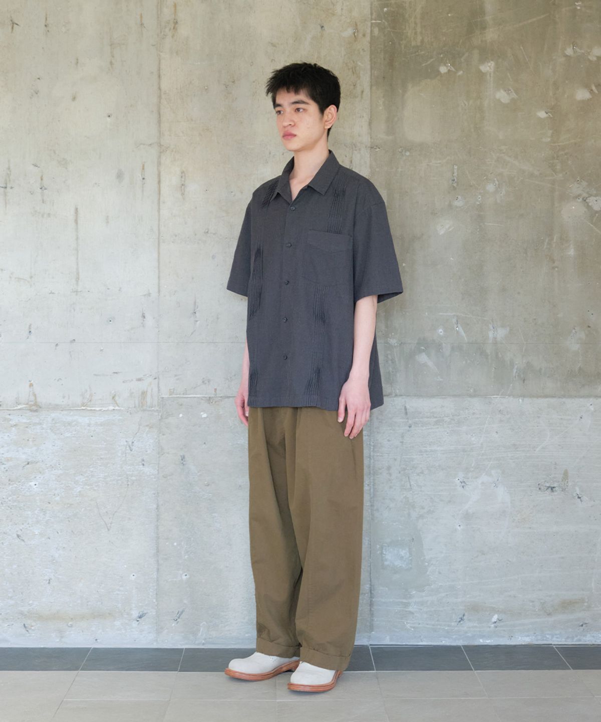 홀리선(HORLISUN) Pleats Havana Stripe Shirt Charcoal